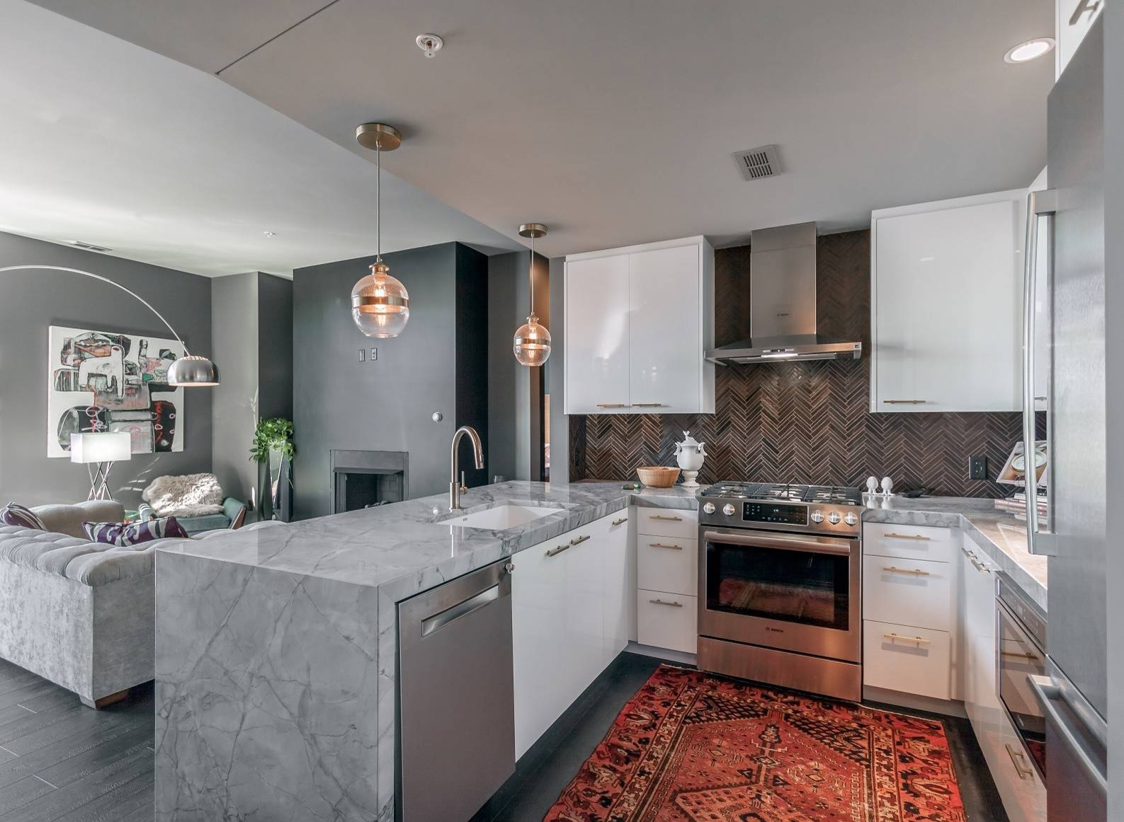 Просто фото: Ковер на кухне — 19 примеров