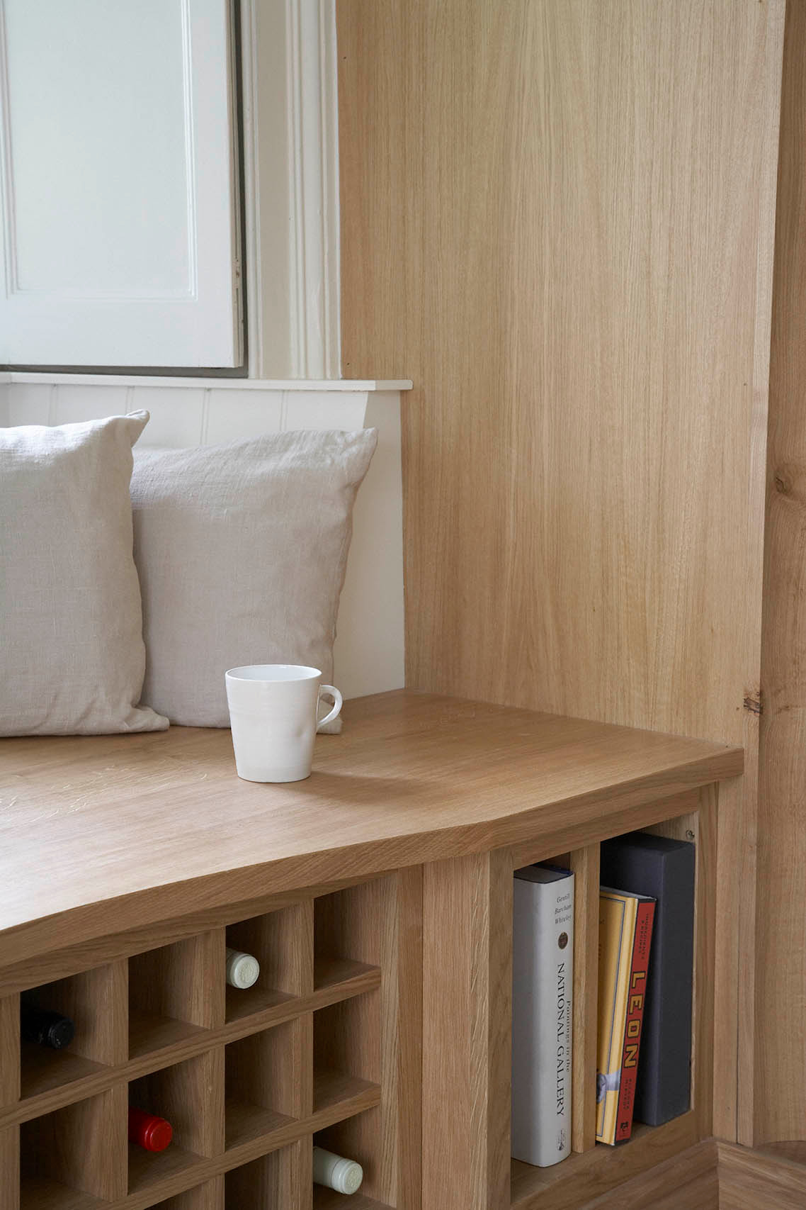 С миру по идее: как оформить интерьер кухни с эркером