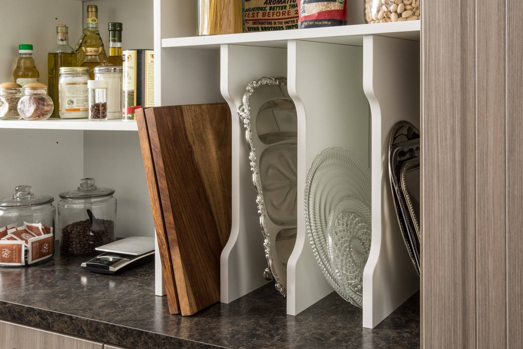 Как правильно: Хранить шубу и крупы в одном помещении