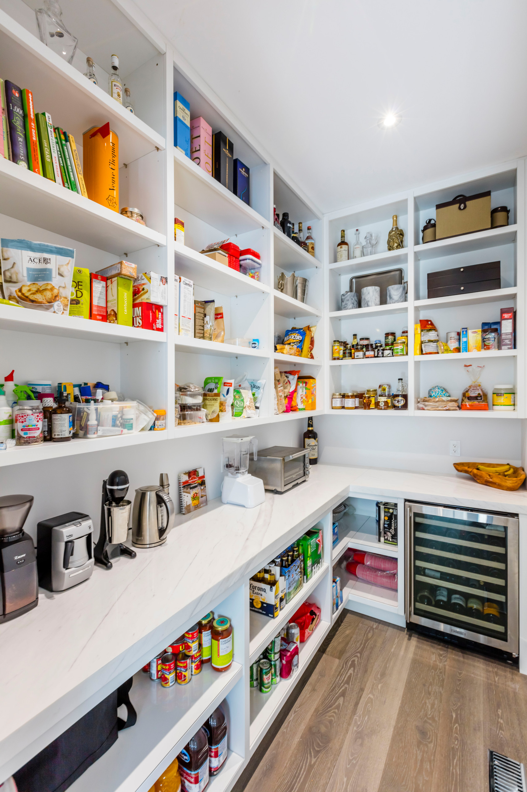 Как правильно: Хранить шубу и крупы в одном помещении