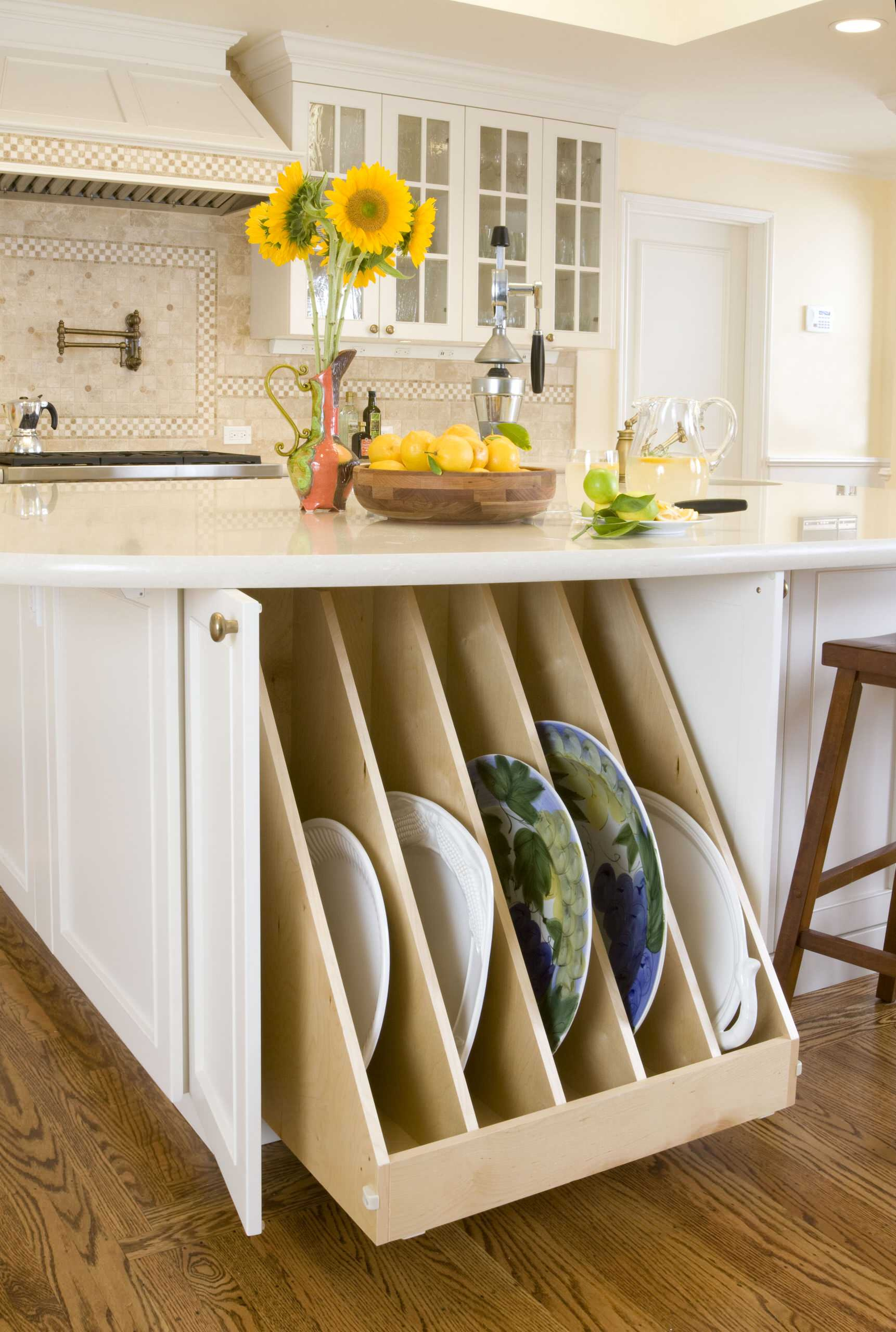 20 идей хранения на кухне, где, кажется, совершенно нет места