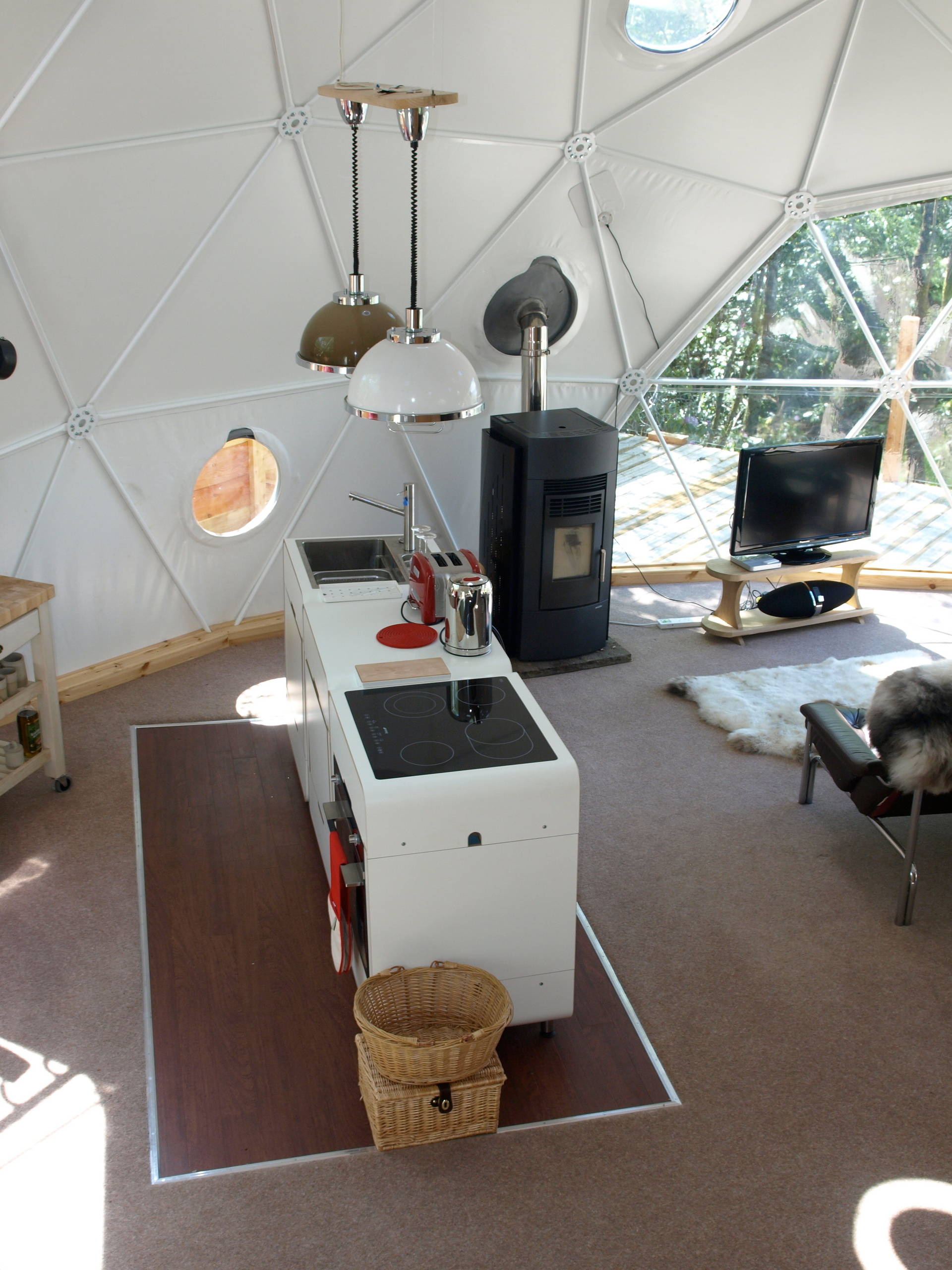 Жить в коконе: 10 проектов круглых домов из разных стран