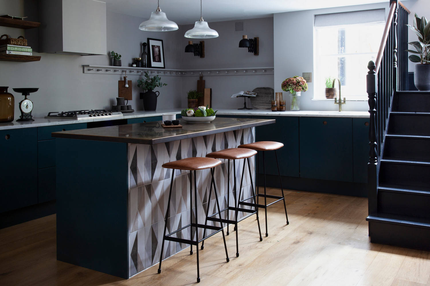 Так можно: Кухня без верхних шкафов