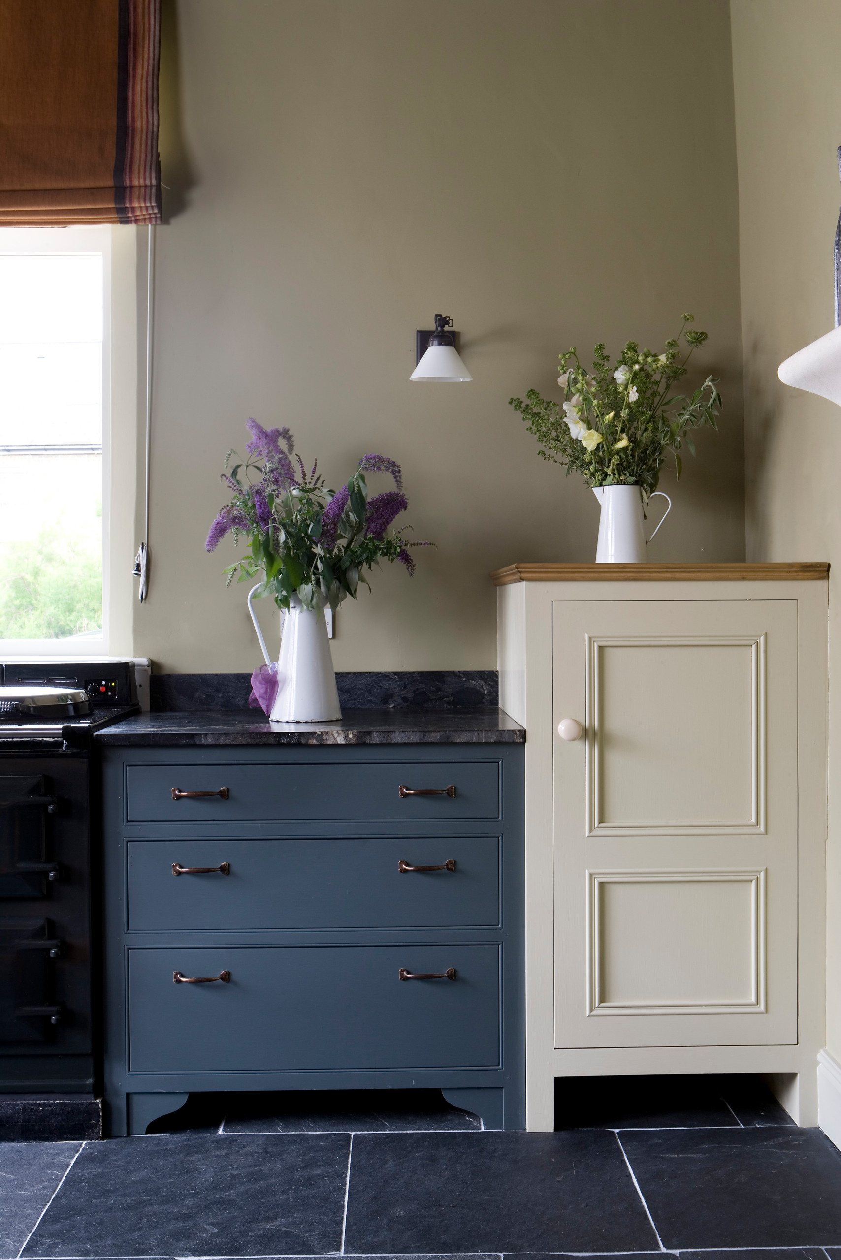 На блюдечке с каемочкой: 12 идей нестандартного применения посуды