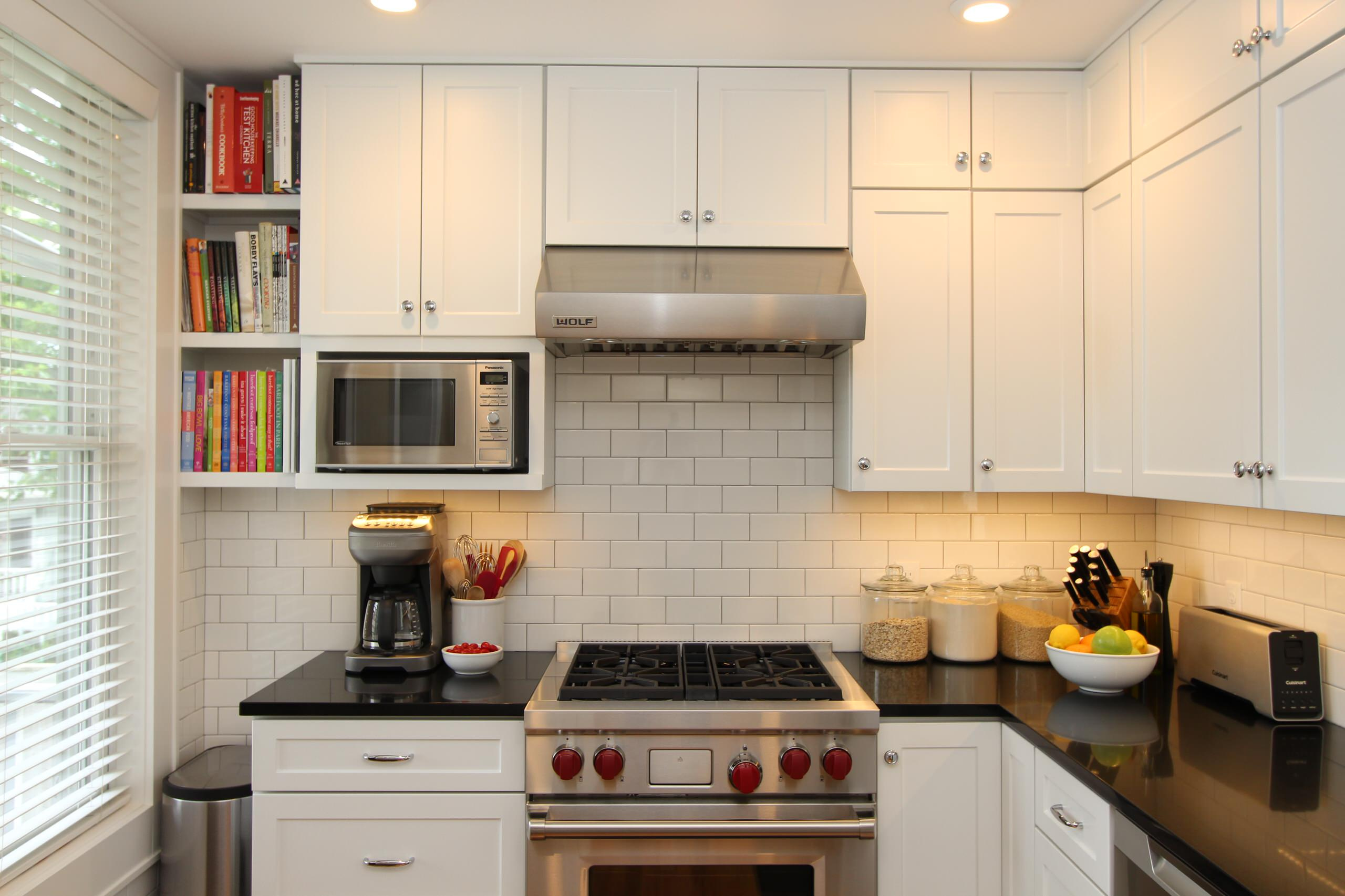 Вопрос: Где поставить микроволновку на кухне