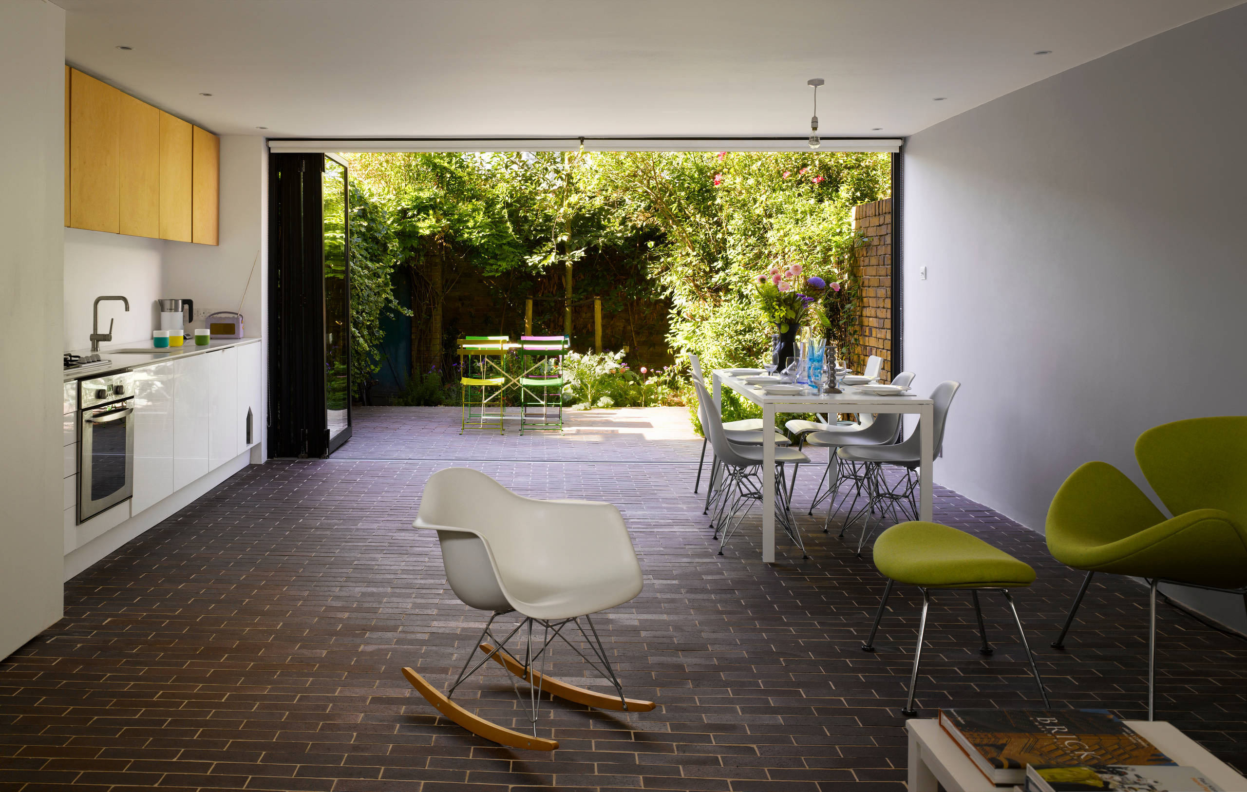 Фотоохота: 21 пример, когда кошки дизайну не помеха