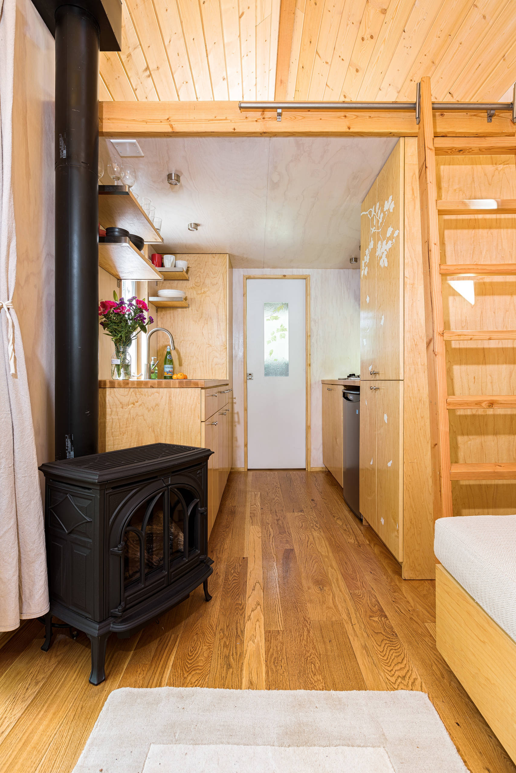 60 идей для дачного домика на микроскопической площади