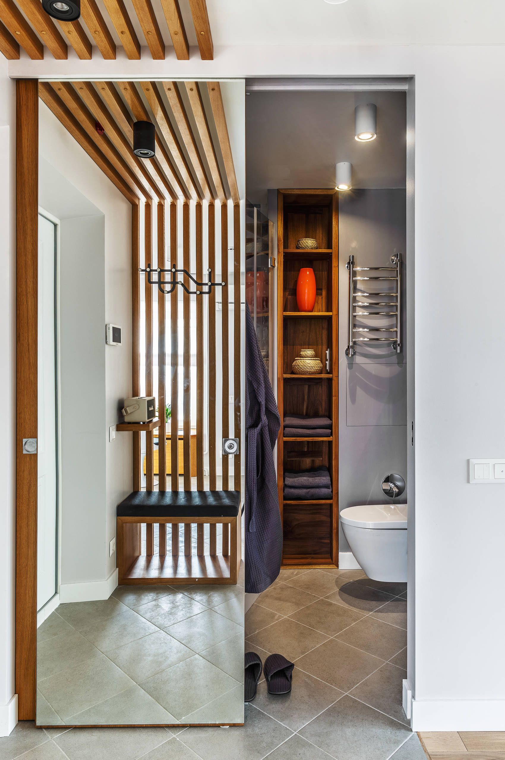 Идеи для узких коридоров и тесных прихожих: убрать нельзя оставить