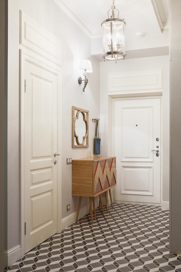 Houzz тур: Старые двери в изголовье кровати и множество арт-объектов