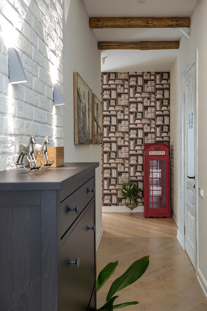 Houzz тур: Квартира со старыми бревнами, кирпичом и телефонной будкой