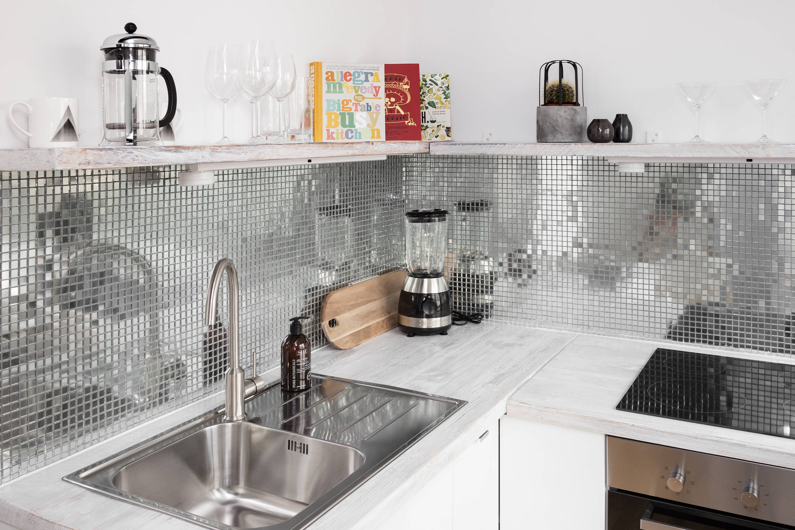 Кухонный угол: Как использовать его по максимуму