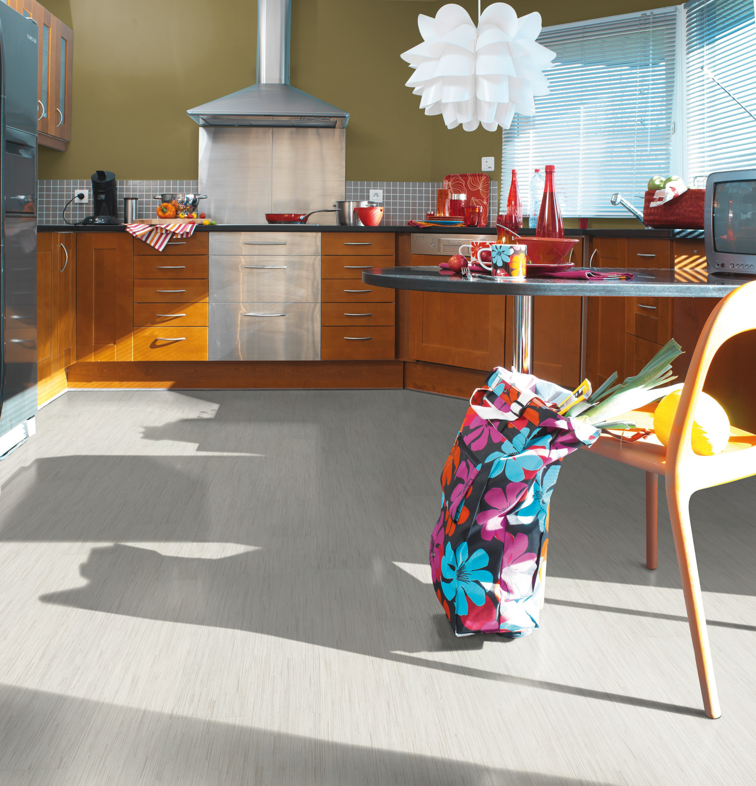 Вопрос: Можно ли положить на кухне ламинат