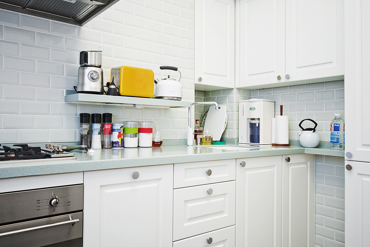 Кухня: Как высоко располагать розетки на кухне [и какие]