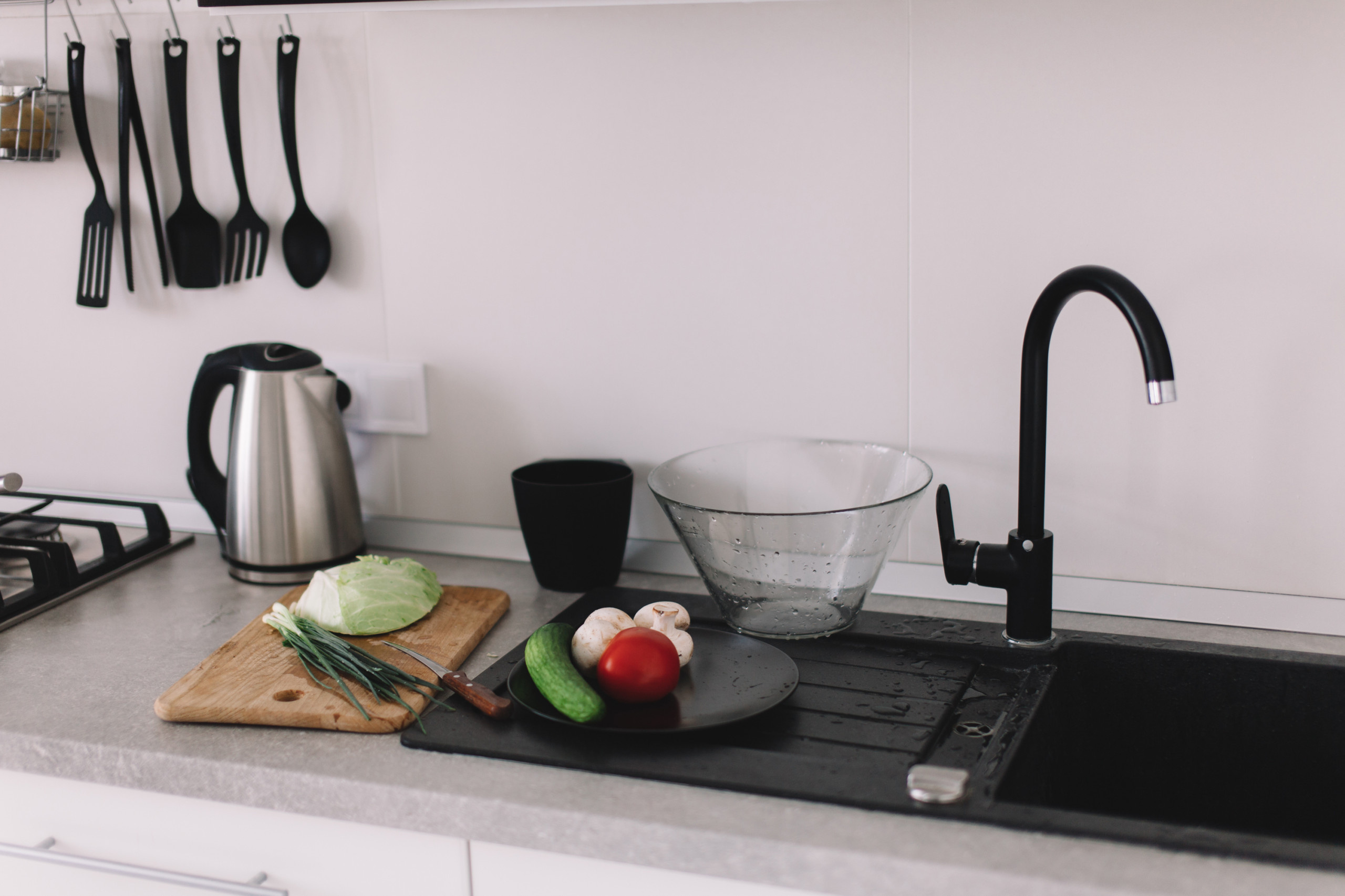 Houzz Украина: Монохромная студия без визуального шума