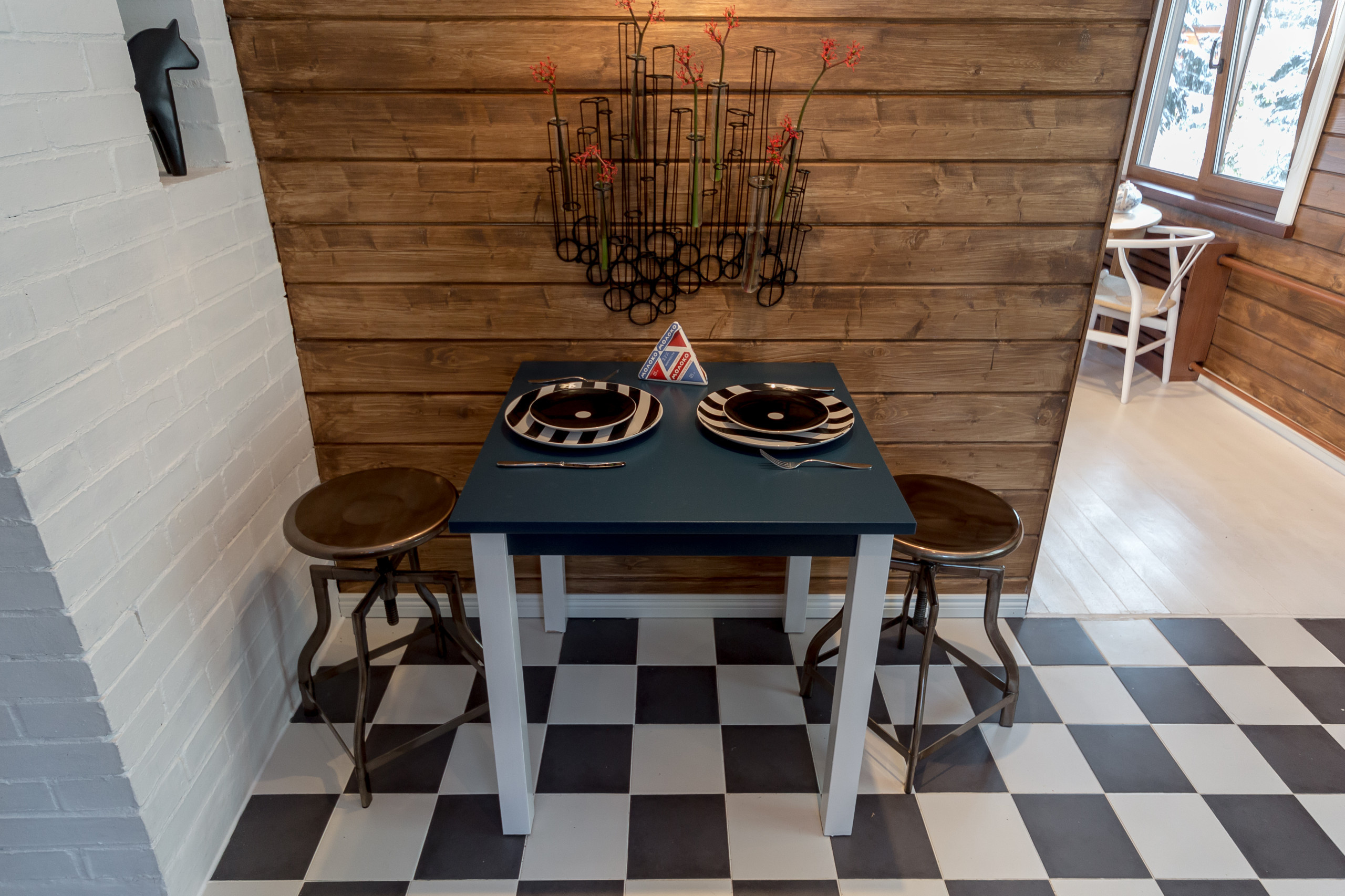 Кухня недели: Бело-синяя кухня в скандинавском стиле на старой даче