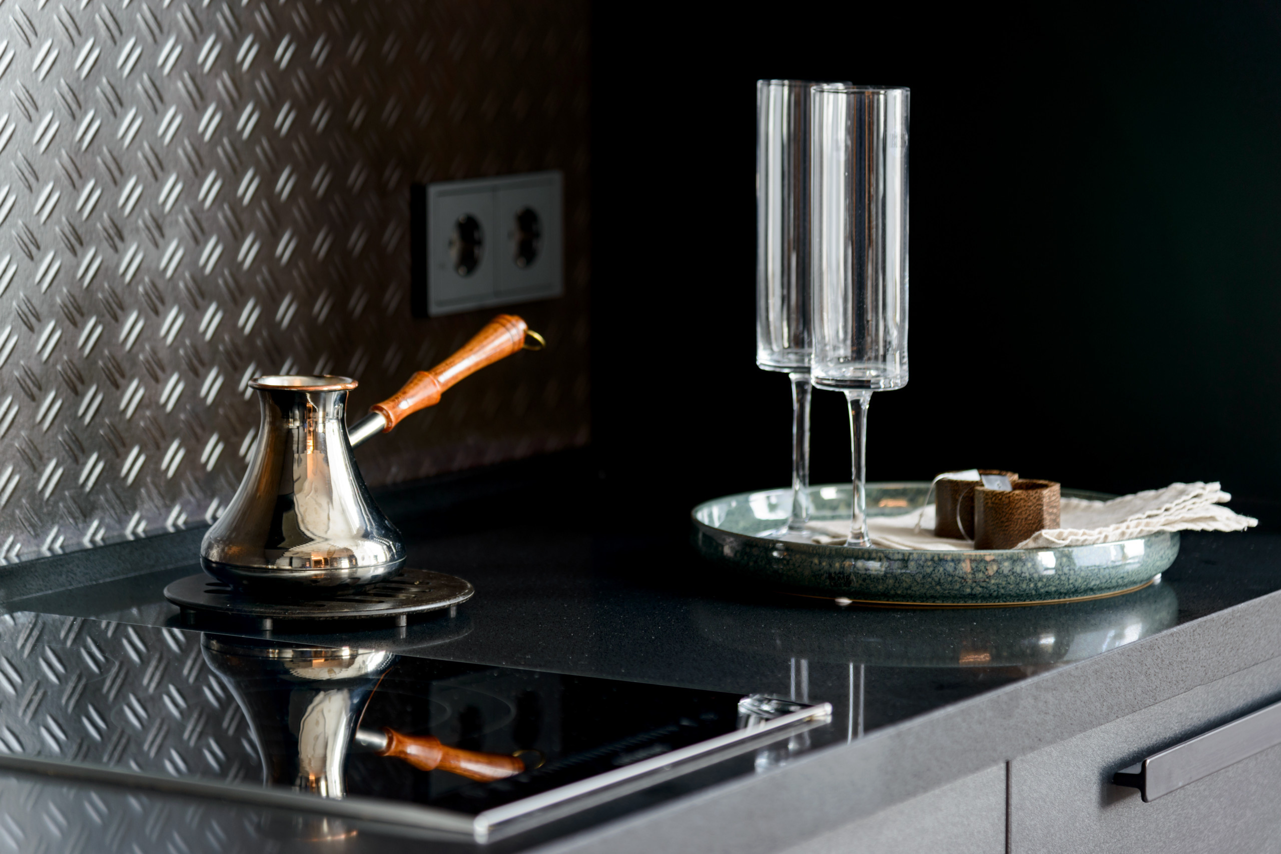 Просто фото: Необычные фартуки на кухне — 24 варианта