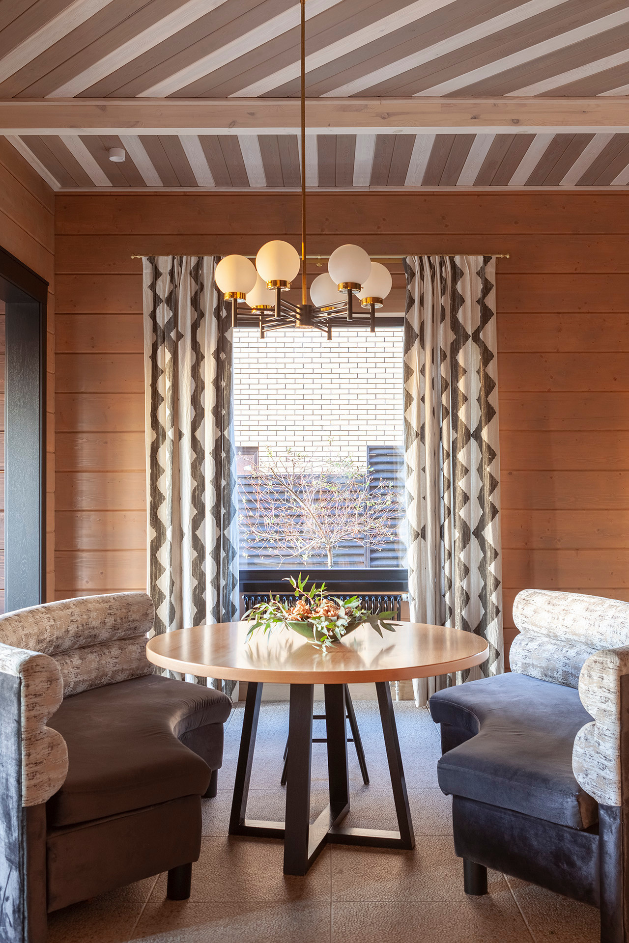 В гостях: Деревянный дом дизайнера на Новой Риге