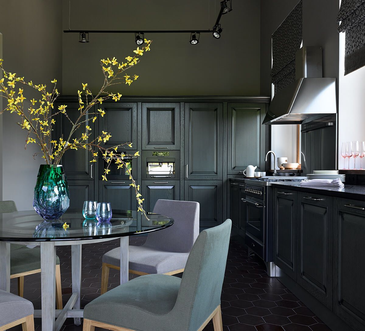 За и против: Встроенная мебель или отдельностоящий шкаф