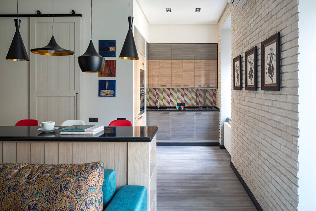 Фотоохота: 23 проекта кухни «в колонну» — от компактных до XXL