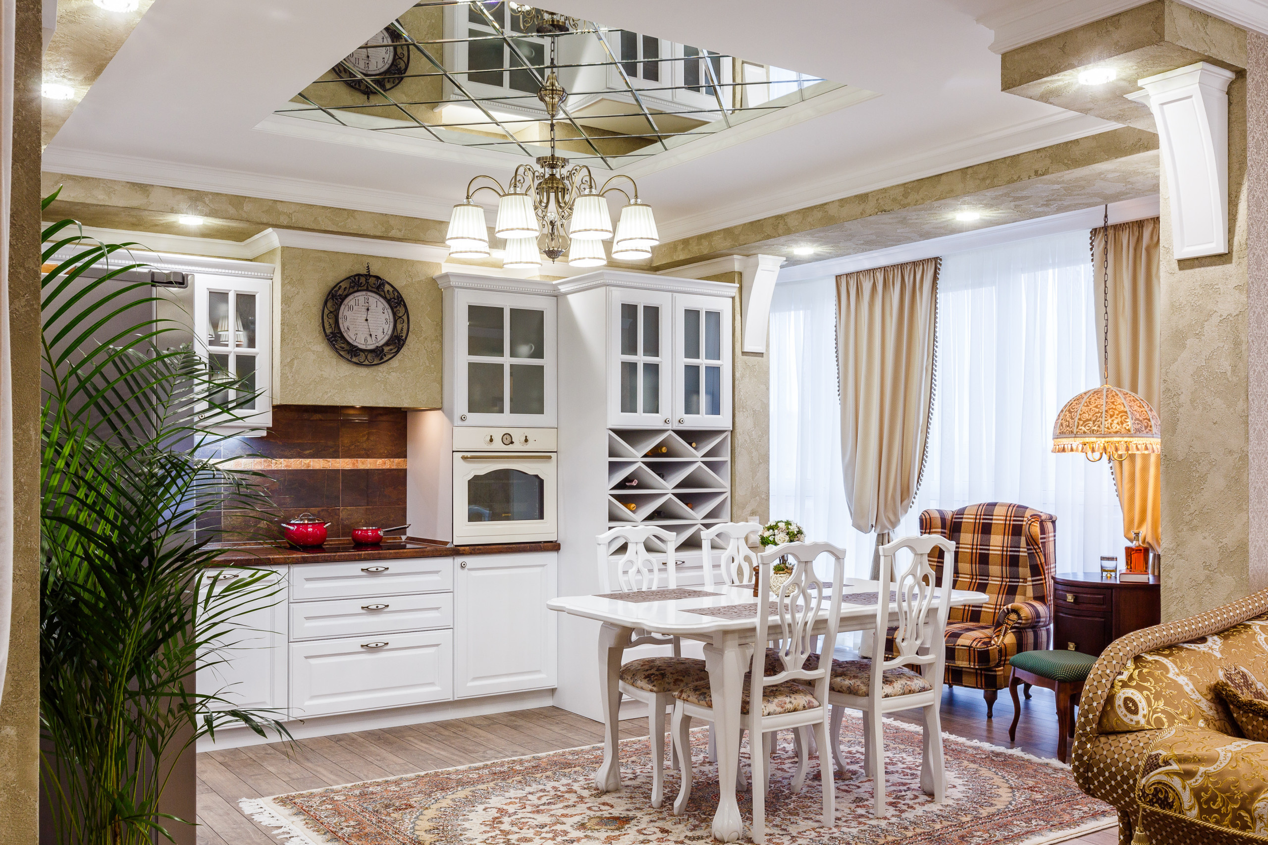 Идеи декора: 12 способов разместить зеркало в интерьере кухни