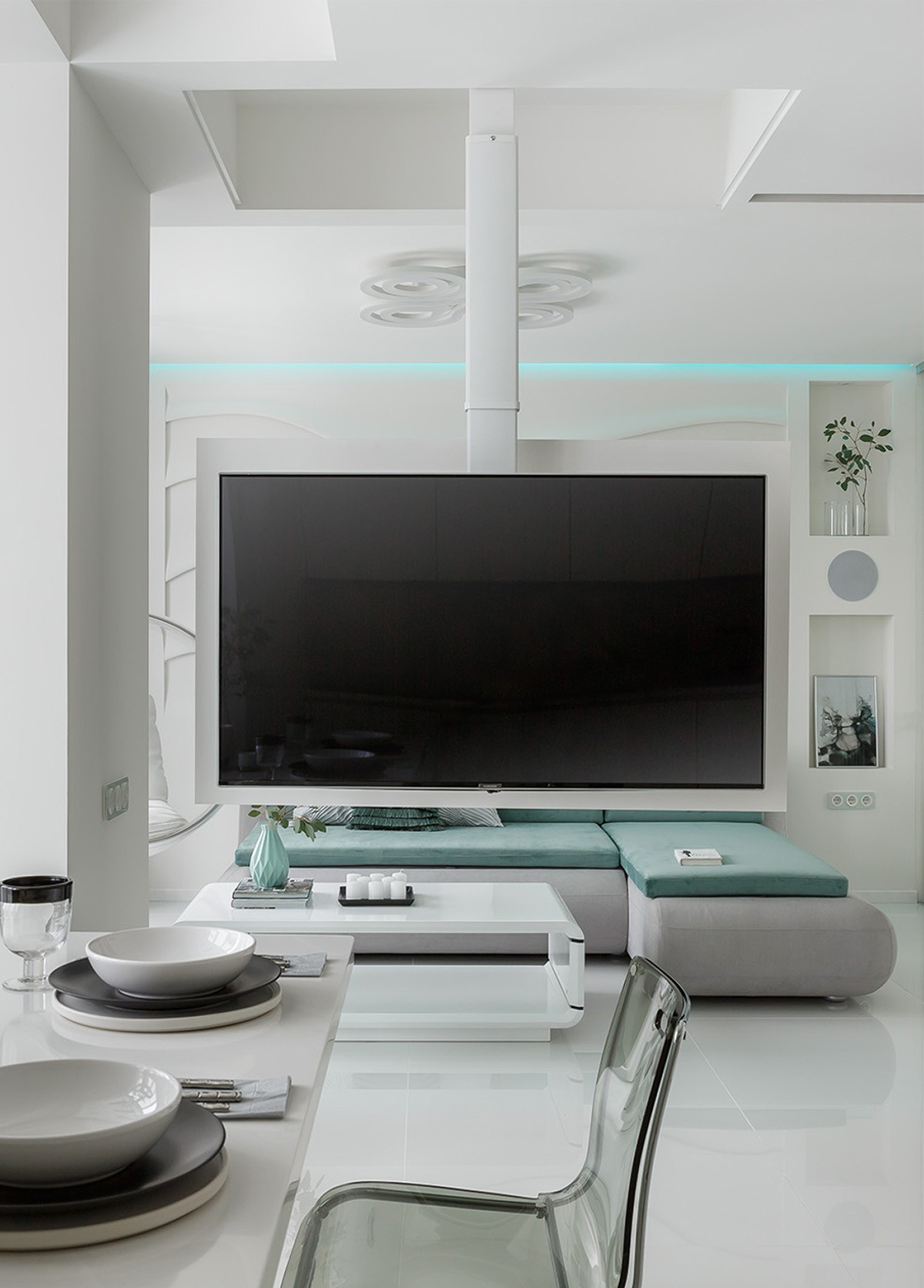 Проект недели: Кухня-гостиная с исчезающим телевизором