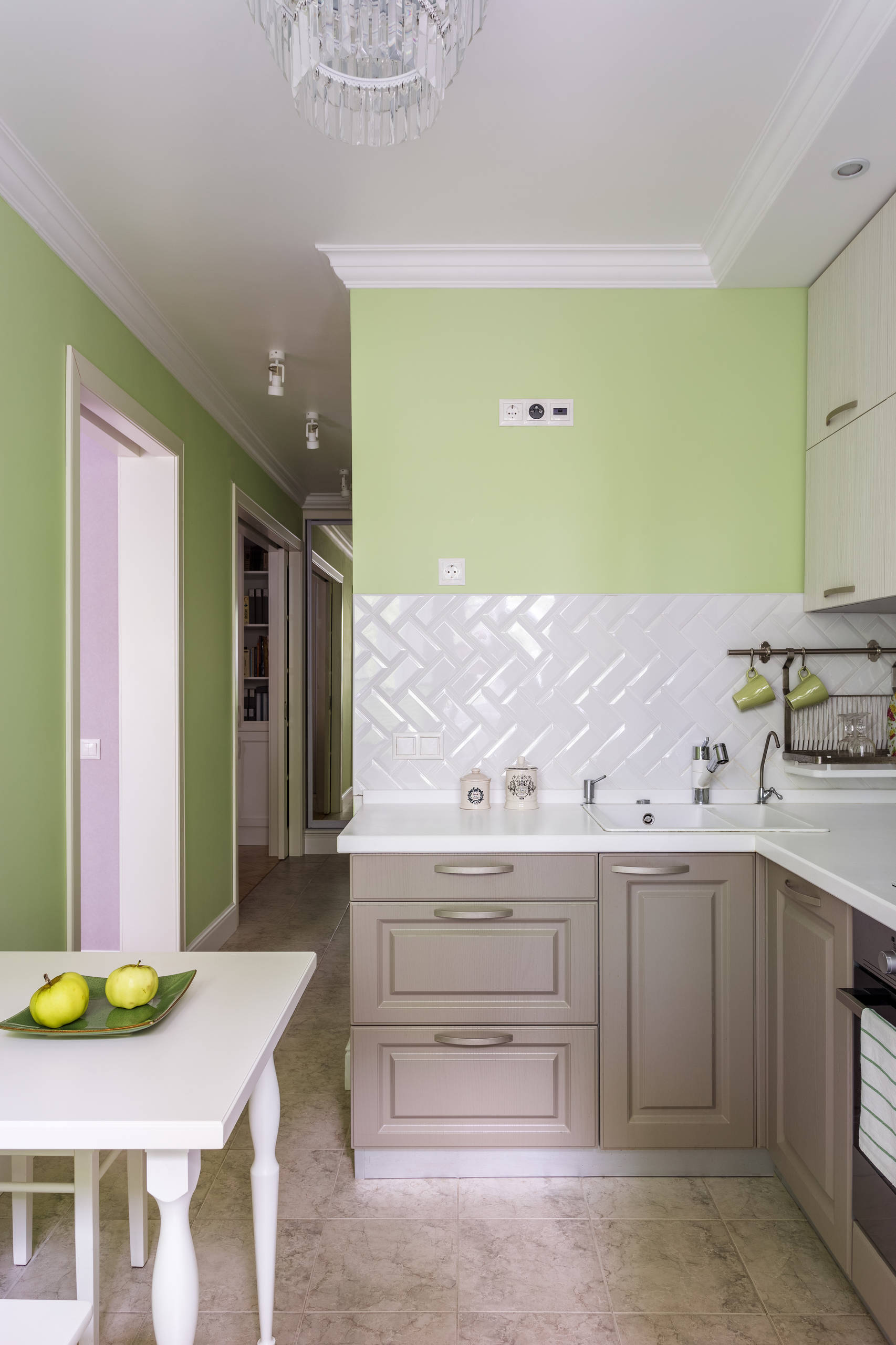 Вопрос: Серый цвет на кухне – с чем его сочетать