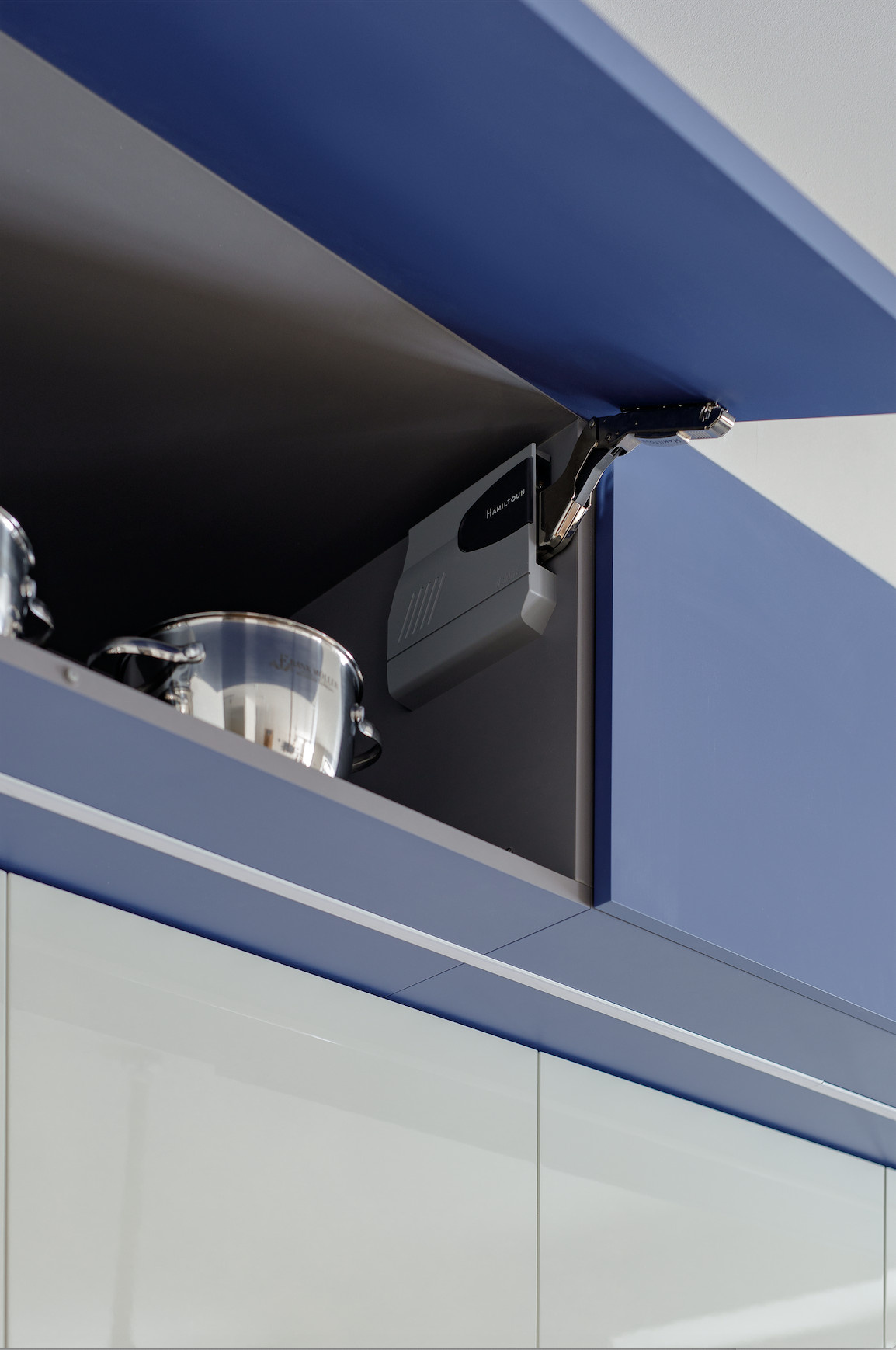 Вопрос: Стоит ли платить за дорогую кухонную фурнитуру