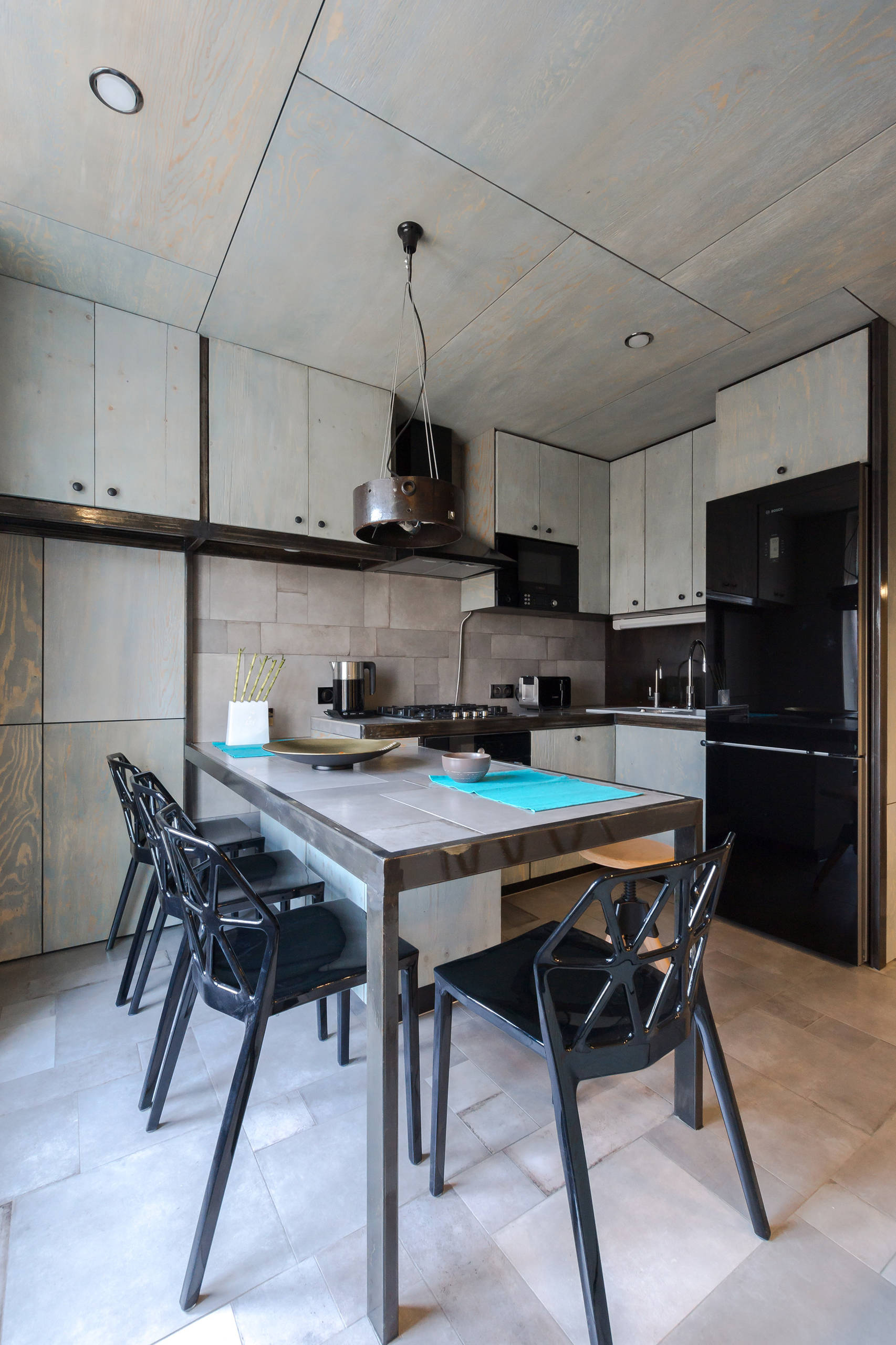 Вопрос: Серый цвет на кухне – с чем его сочетать