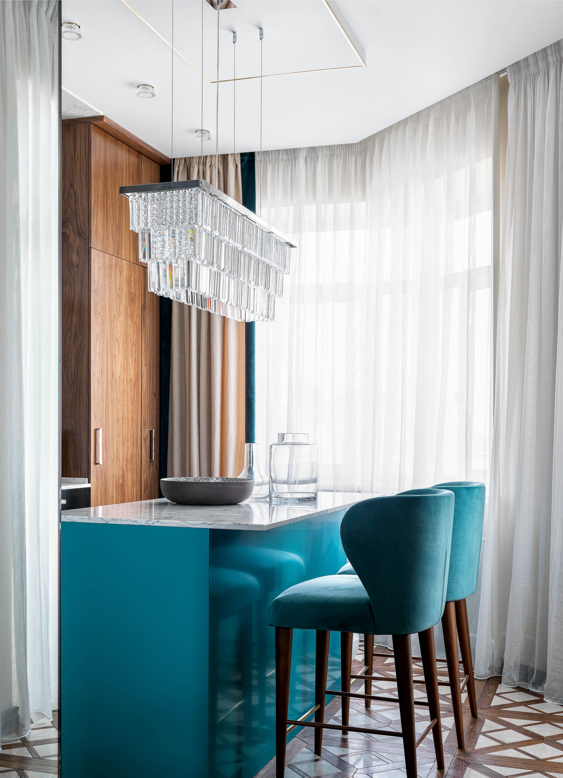 Houzz тур: Изумрудная квартира с фресками и мрамором