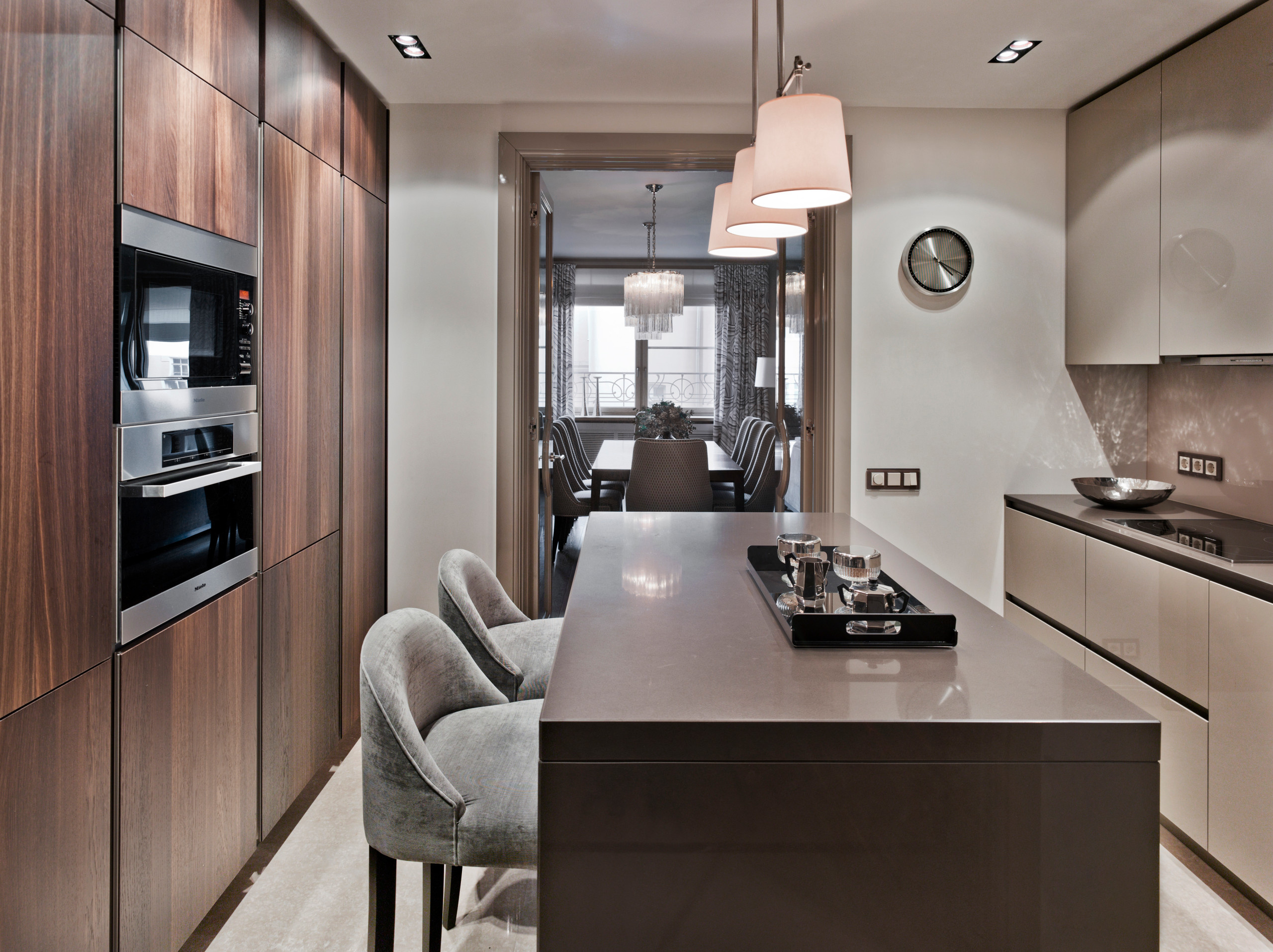 Houzz тур: Квартира в районе Арбата с парадным холлом и мужской зоной