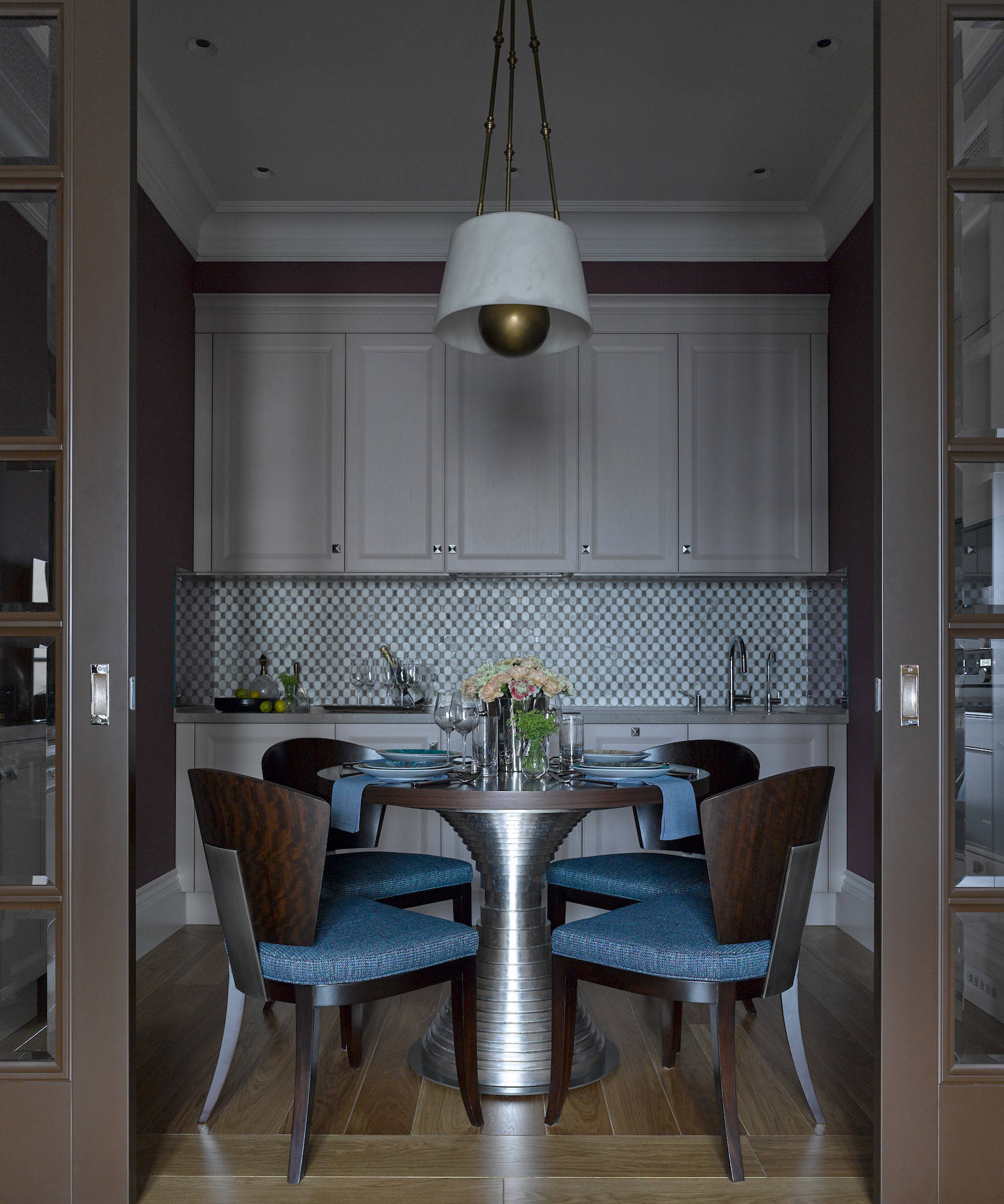 Круглый или квадратный: Какой обеденный стол лучше и почему