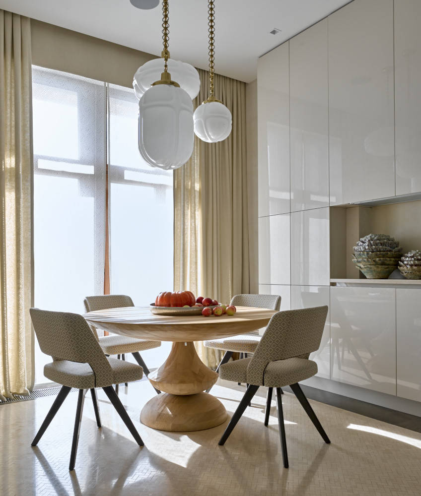 Фотоохота: 23 проекта кухни «в колонну» — от компактных до XXL