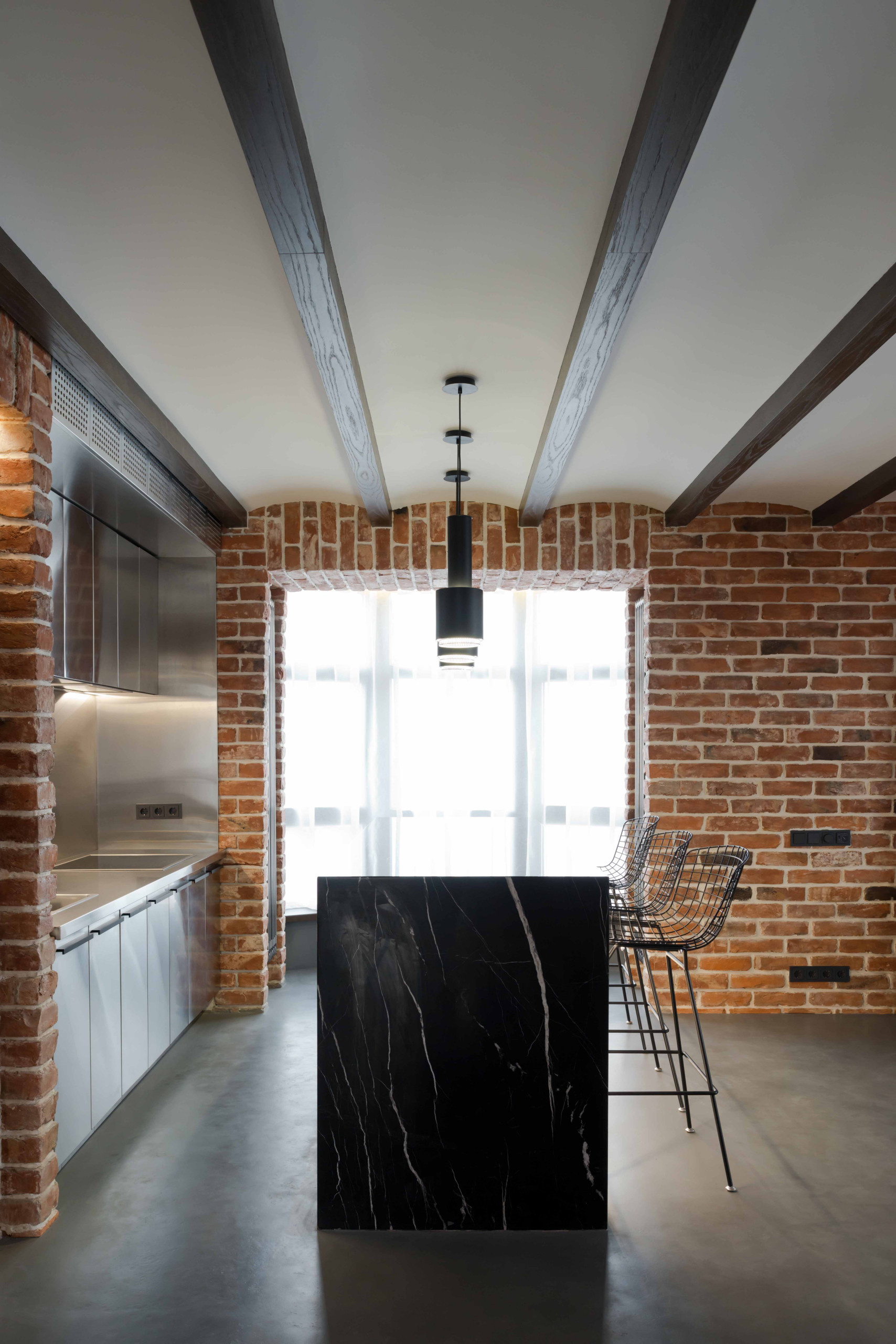 Houzz тур: Квартира в стиле лофт с кирпичами XVIII века