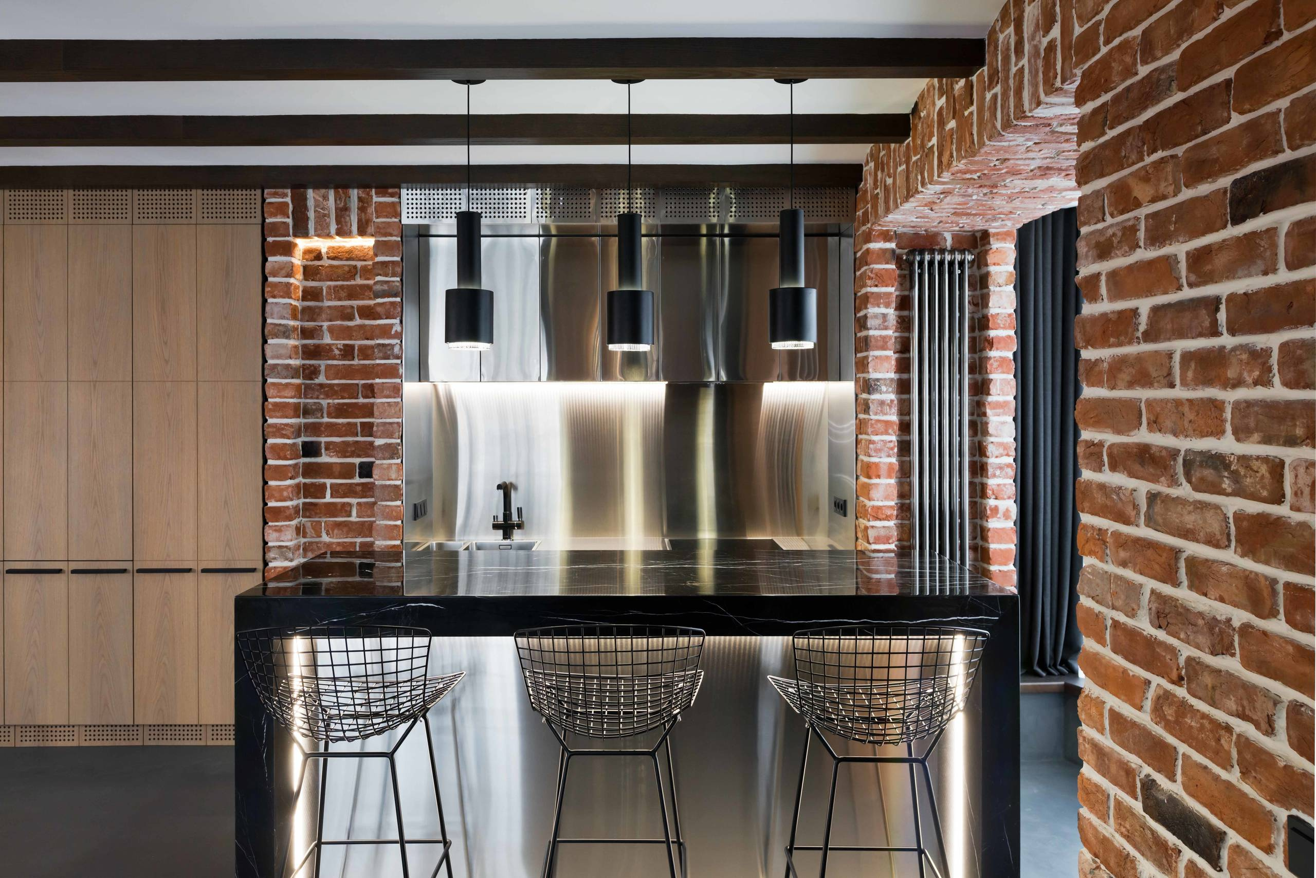 Houzz тур: Квартира в стиле лофт с кирпичами XVIII века