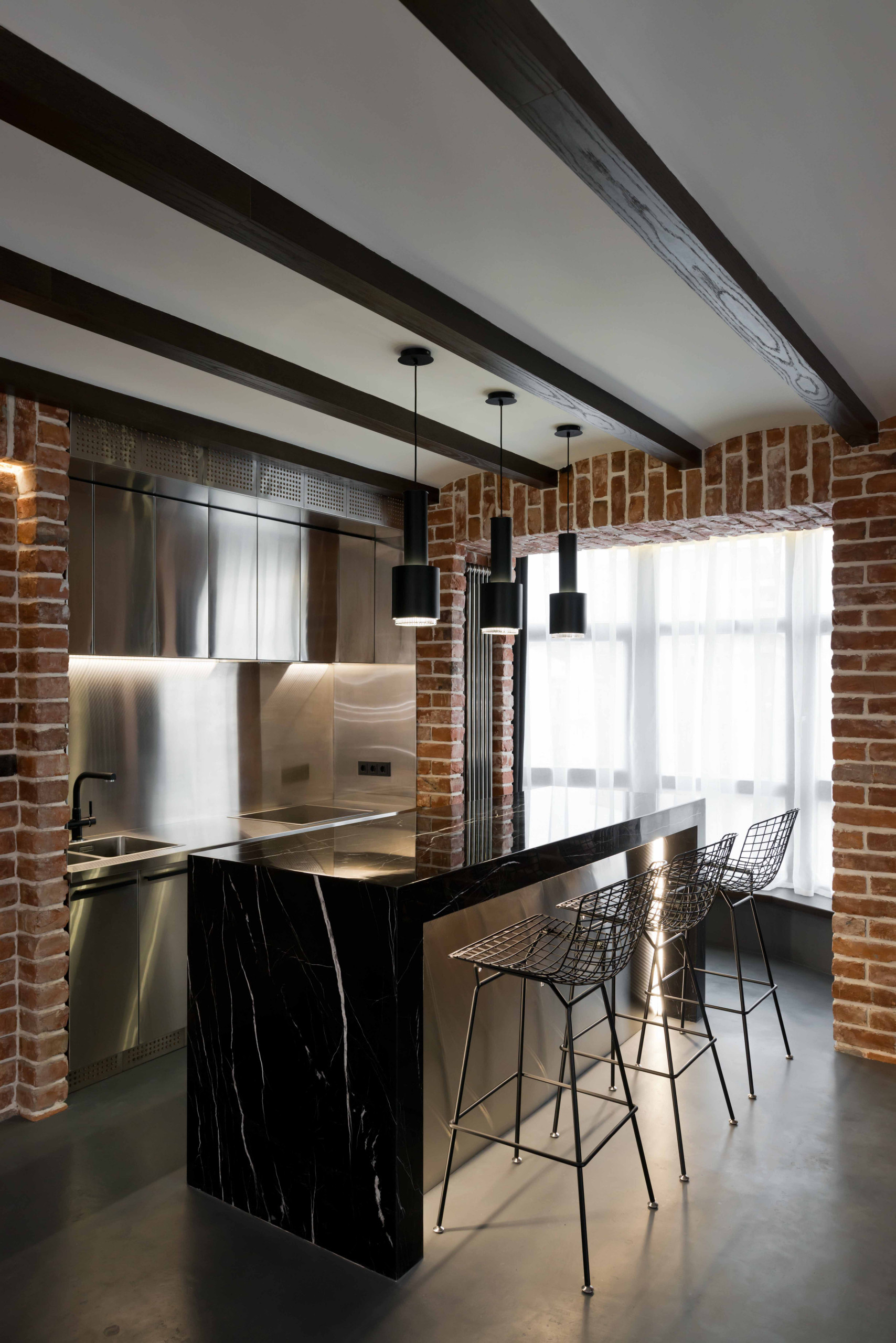 Houzz тур: Квартира в стиле лофт с кирпичами XVIII века