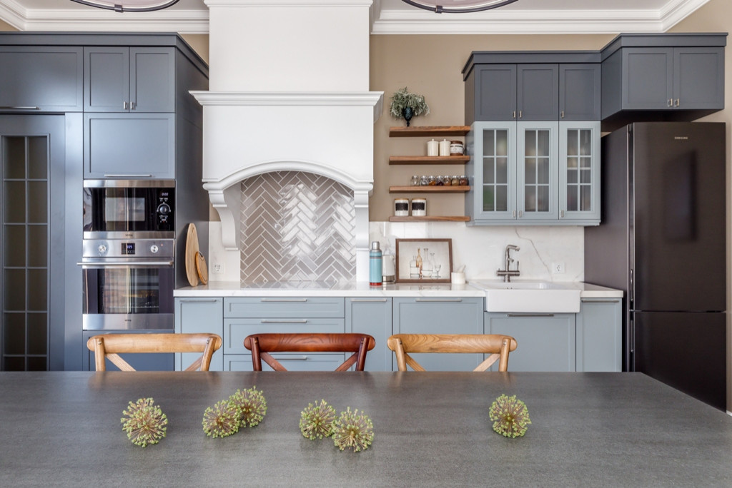 Вопрос: Серый цвет на кухне – с чем его сочетать