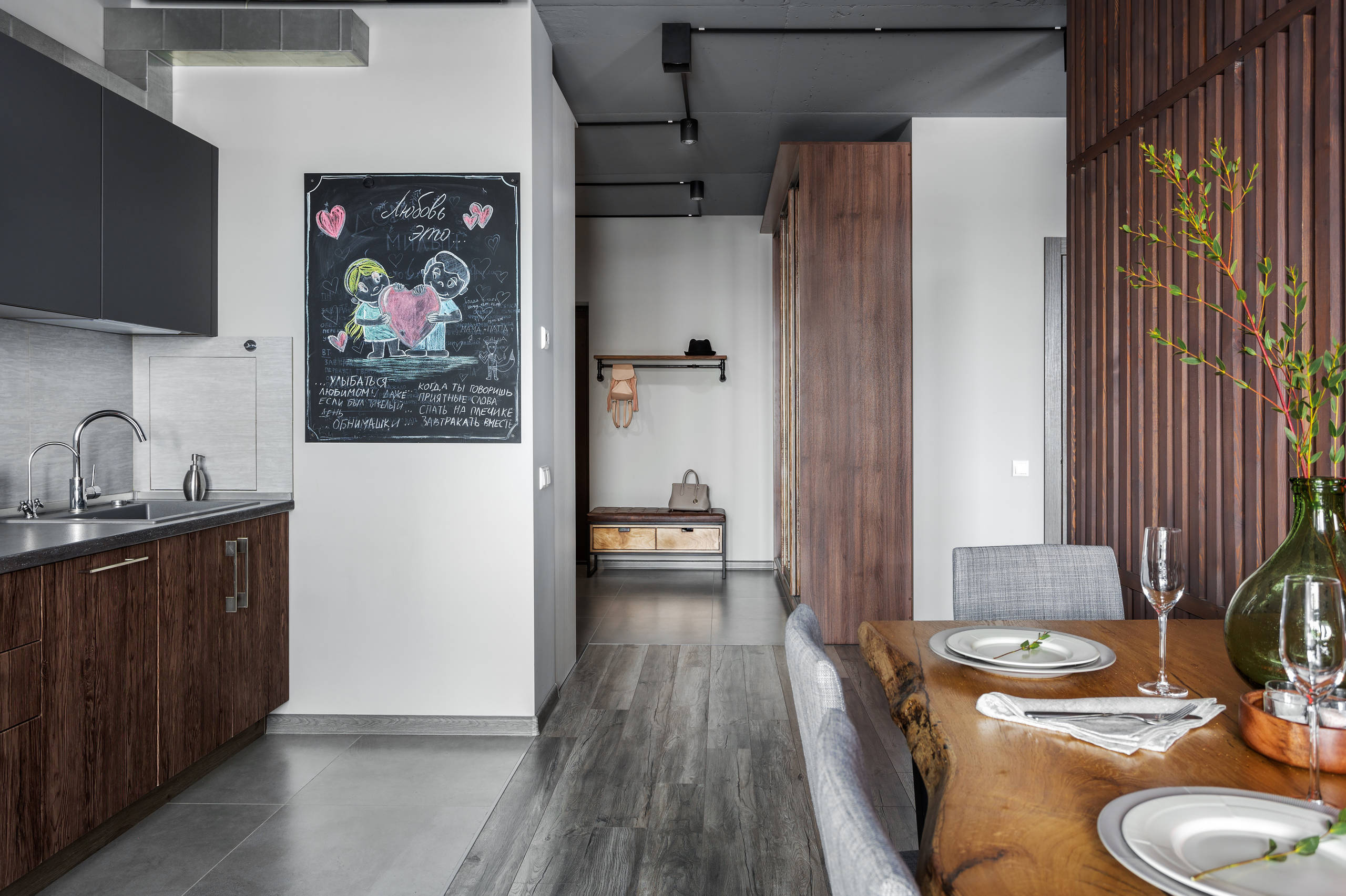 В гостях: Квартира с внутренним окном для дизайнера