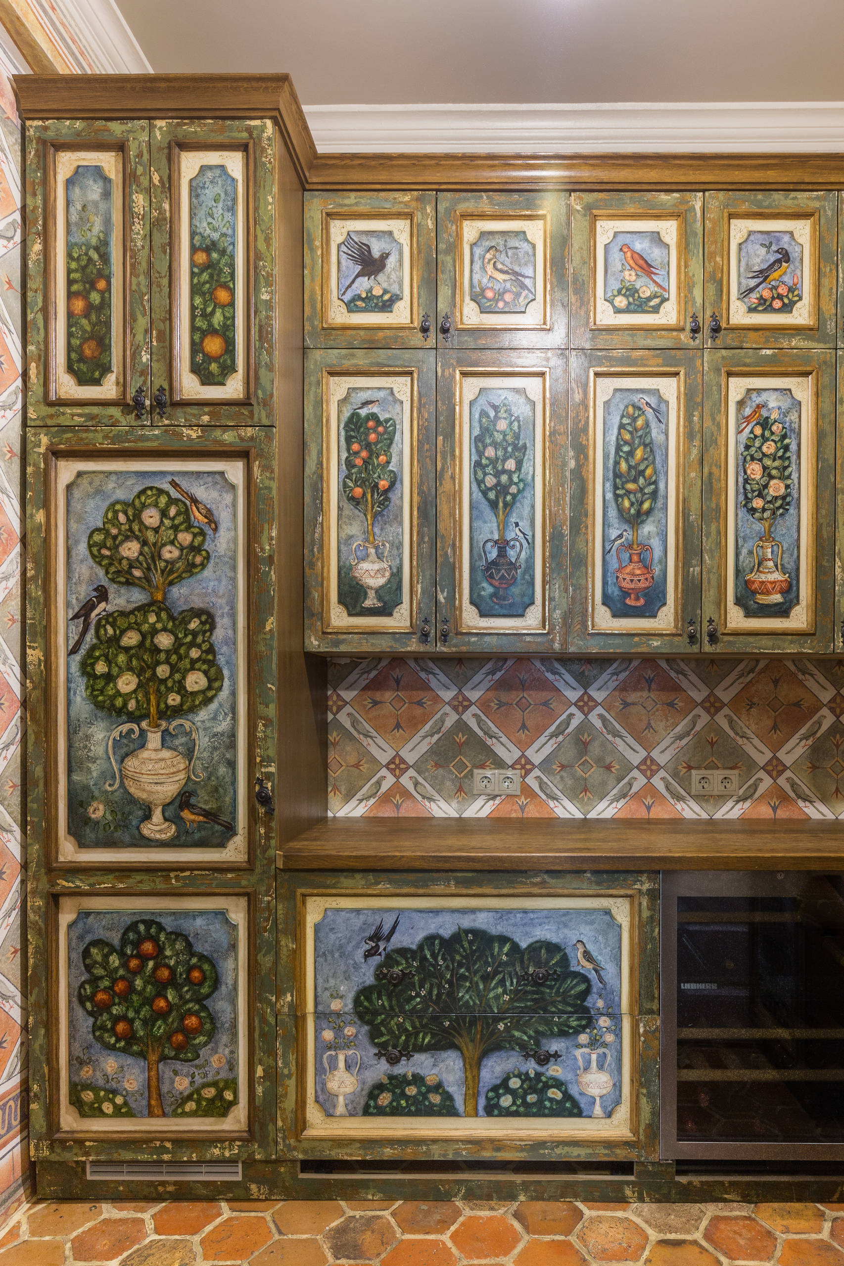 Фотоохота: Непошлые кухни с рисунком на фасаде