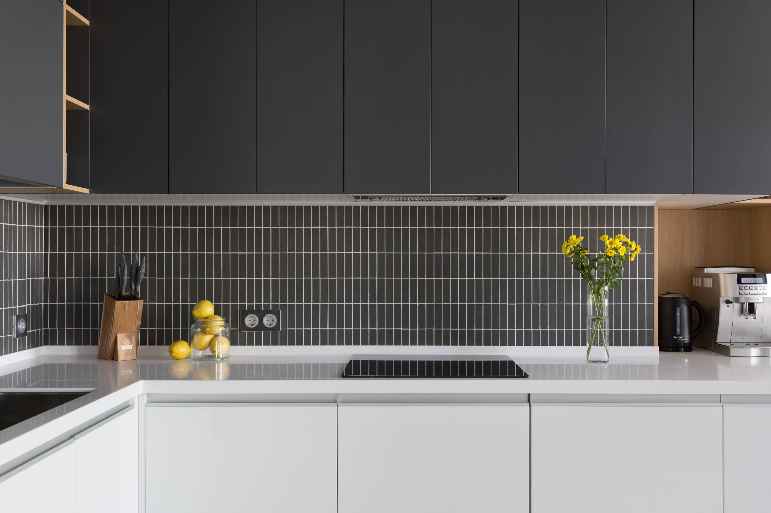 Кухня: Как высоко располагать розетки на кухне [и какие]