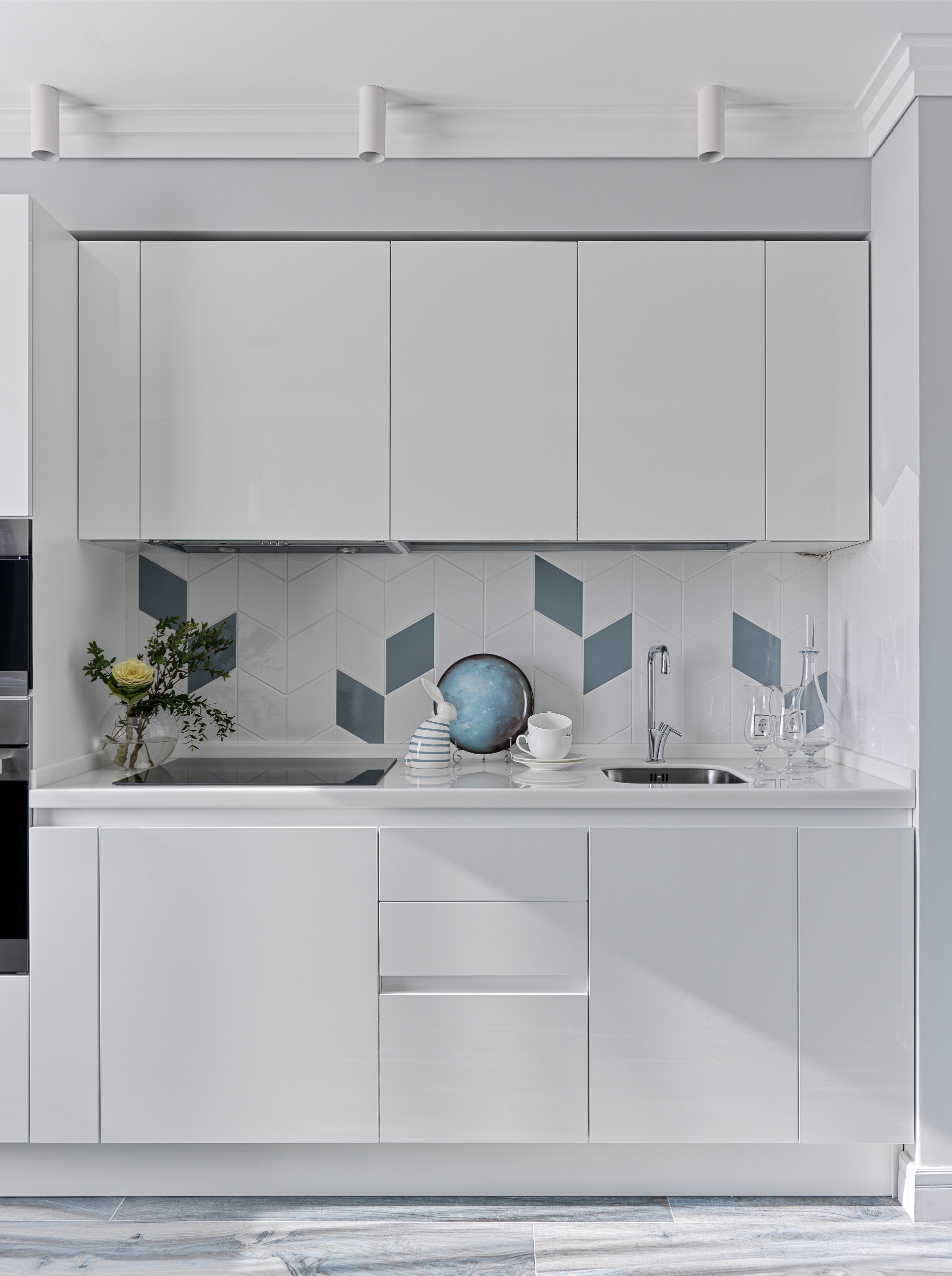 Вопрос: Как вписать фартук в интерьер кухни