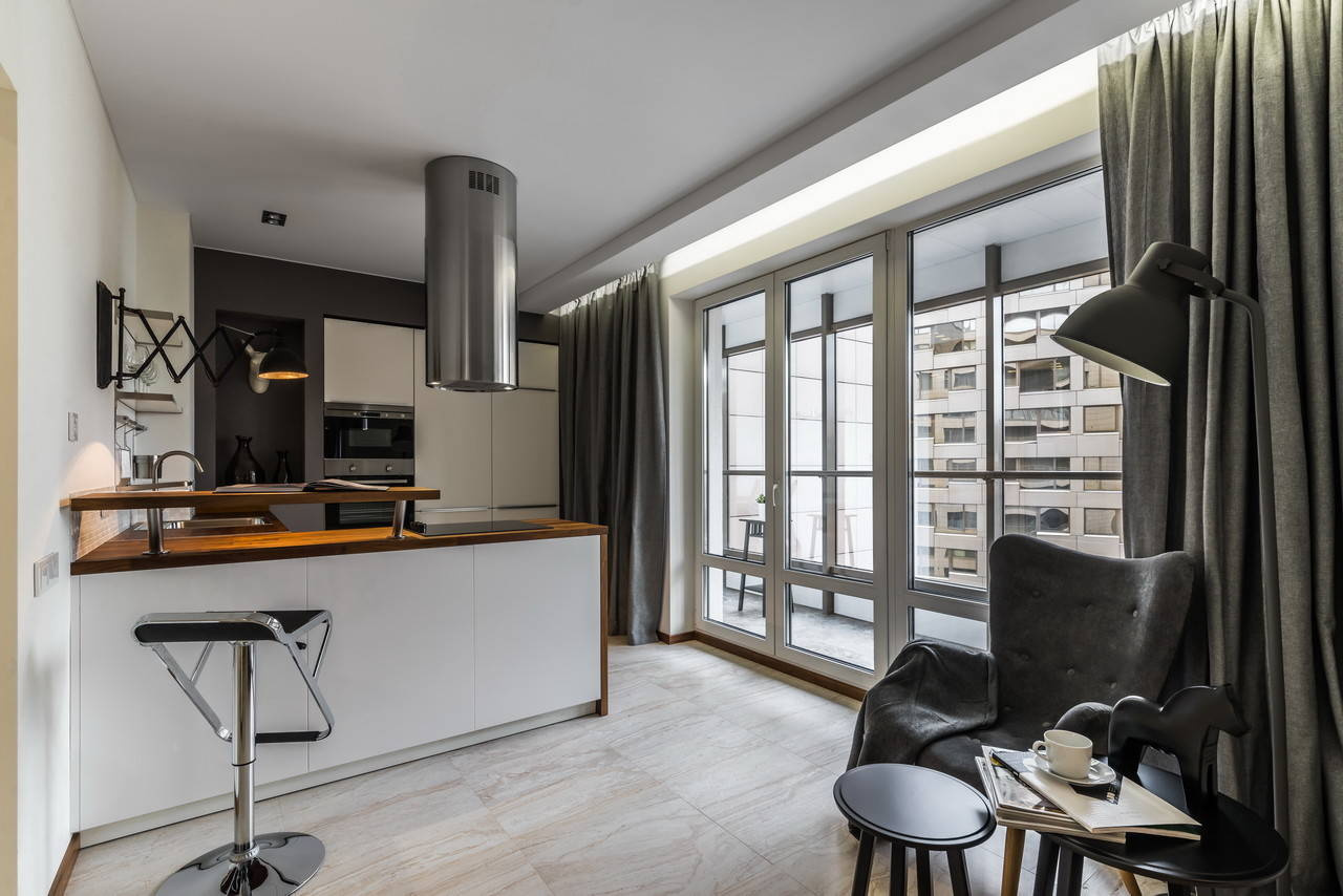 Как правильно: Обыграть вентиляционный короб на кухне