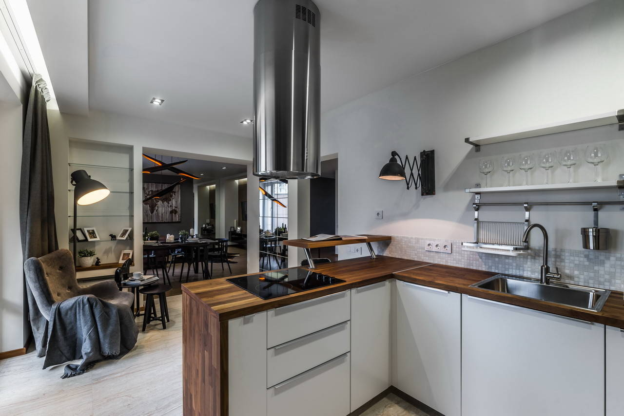 Фотоохота: 23 проекта кухни «в колонну» — от компактных до XXL