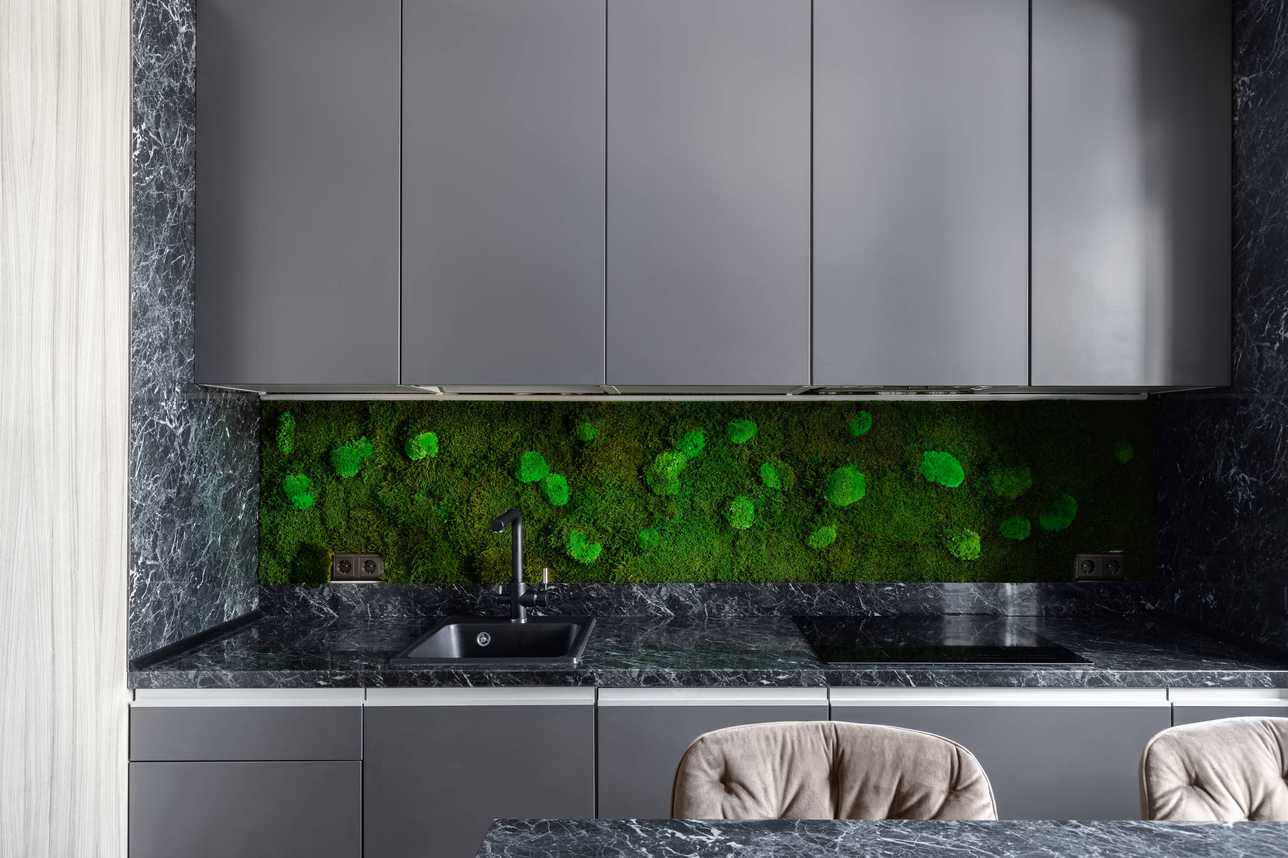 Просто фото: Необычные фартуки на кухне — 24 варианта