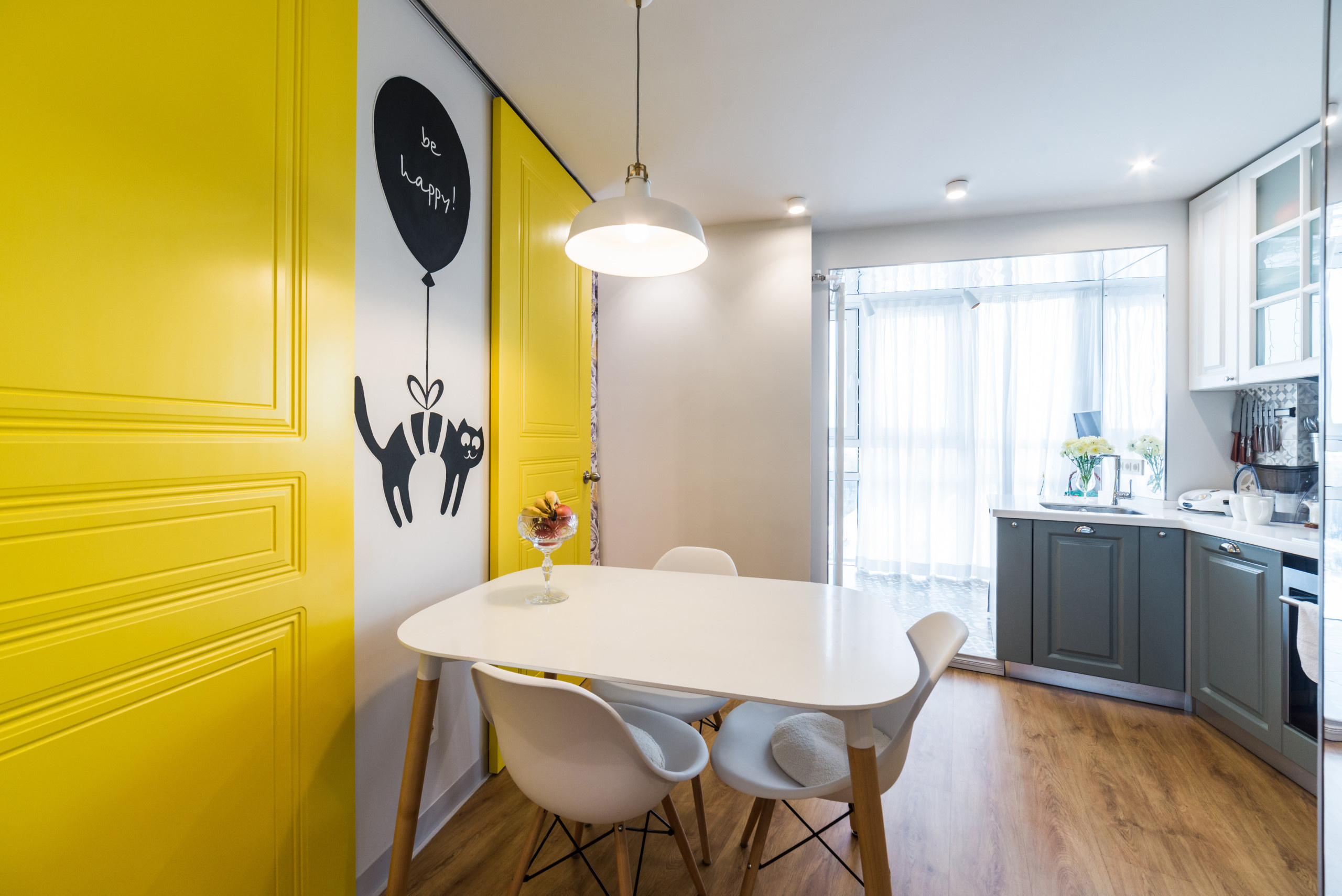 В гостях: Желтые двери и черные кошки на 33 метрах