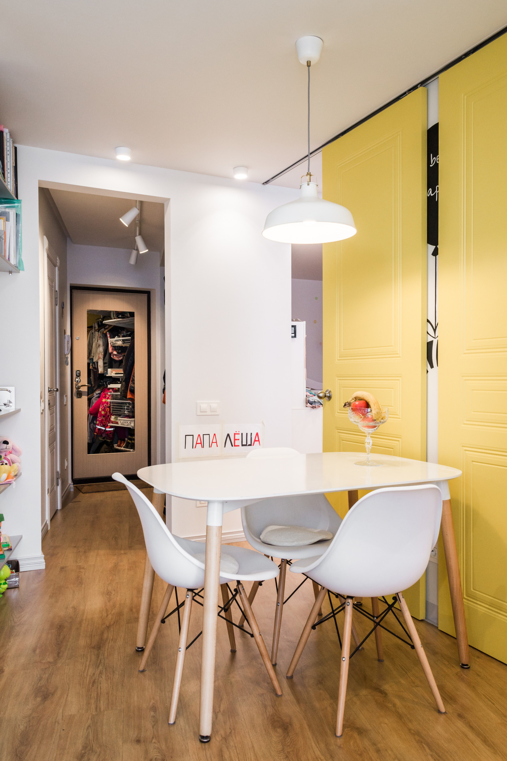 В гостях: Желтые двери и черные кошки на 33 метрах