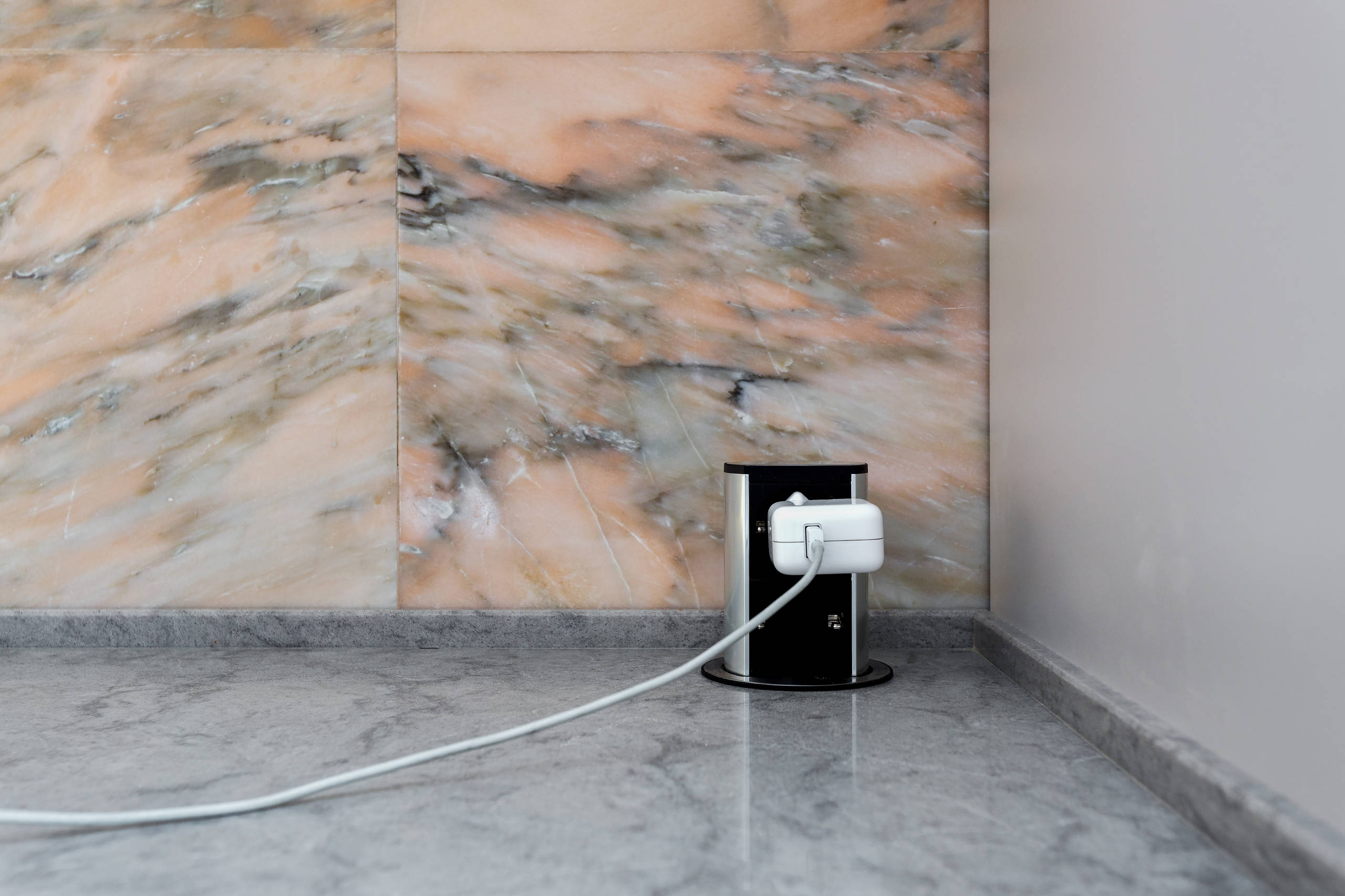 Как правильно: Делать стык столешницы и фартука