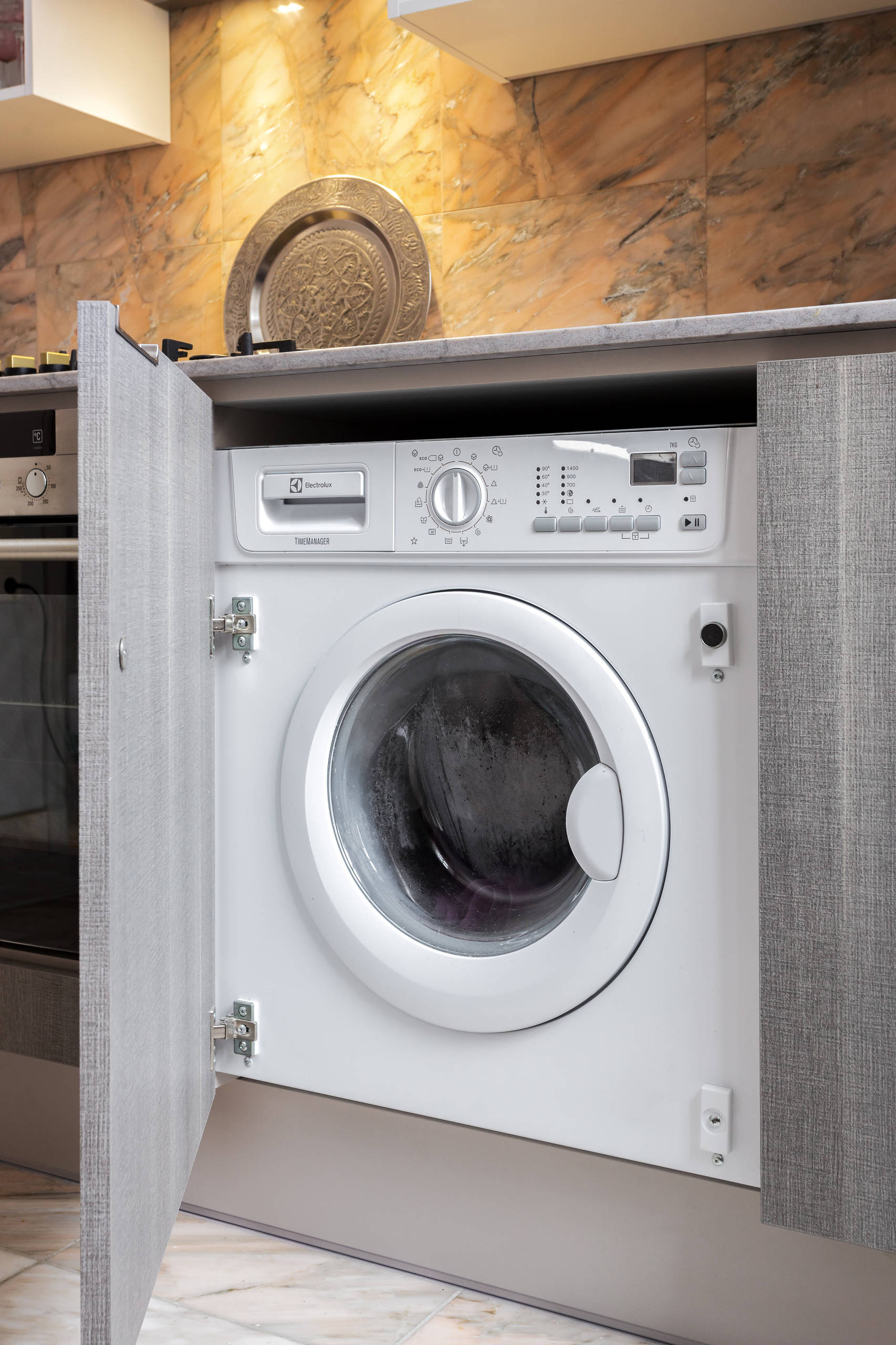 Кухня: Как высоко располагать розетки на кухне [и какие]