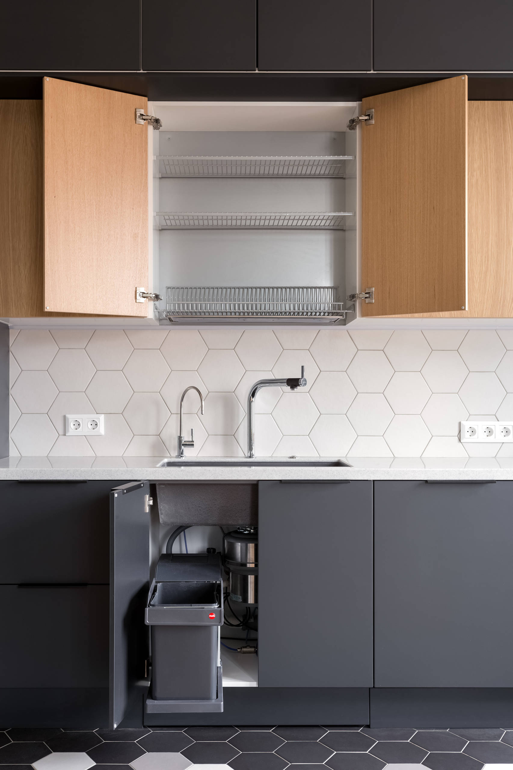 Вопрос: Стоит ли платить за дорогую кухонную фурнитуру