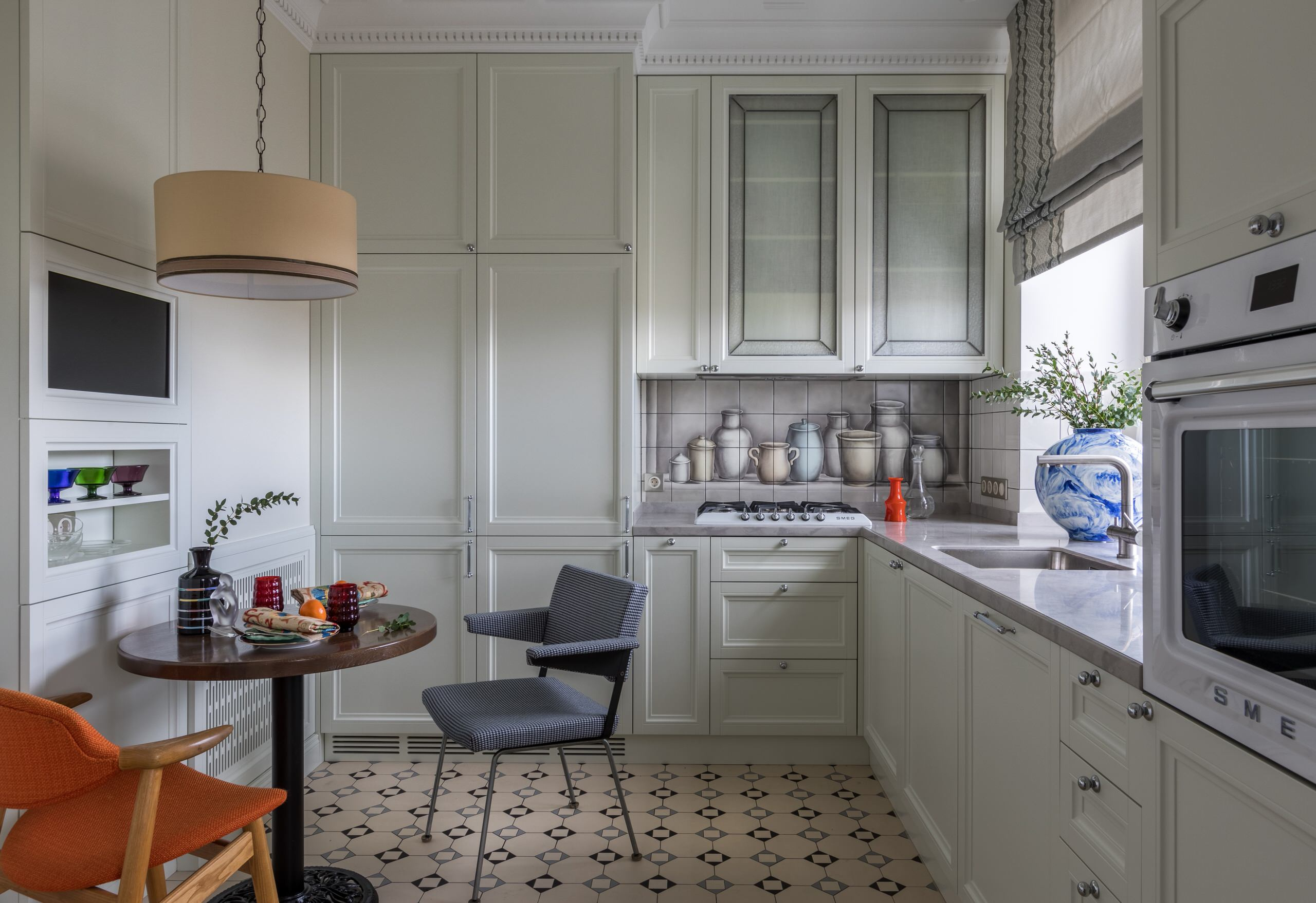 Houzz тур: Сталинка с коллекцией скандинавского стекла