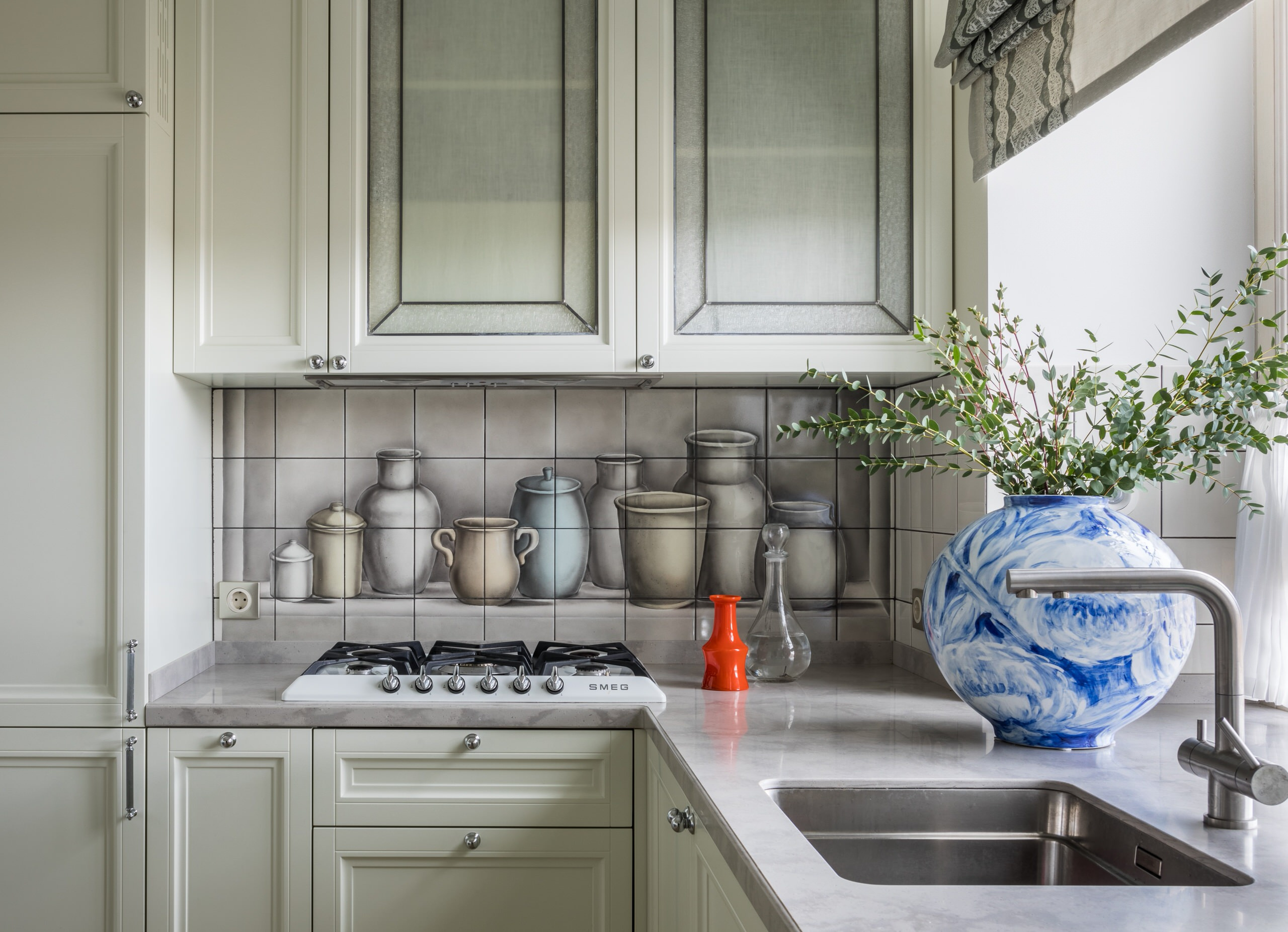 Houzz тур: Сталинка с коллекцией скандинавского стекла